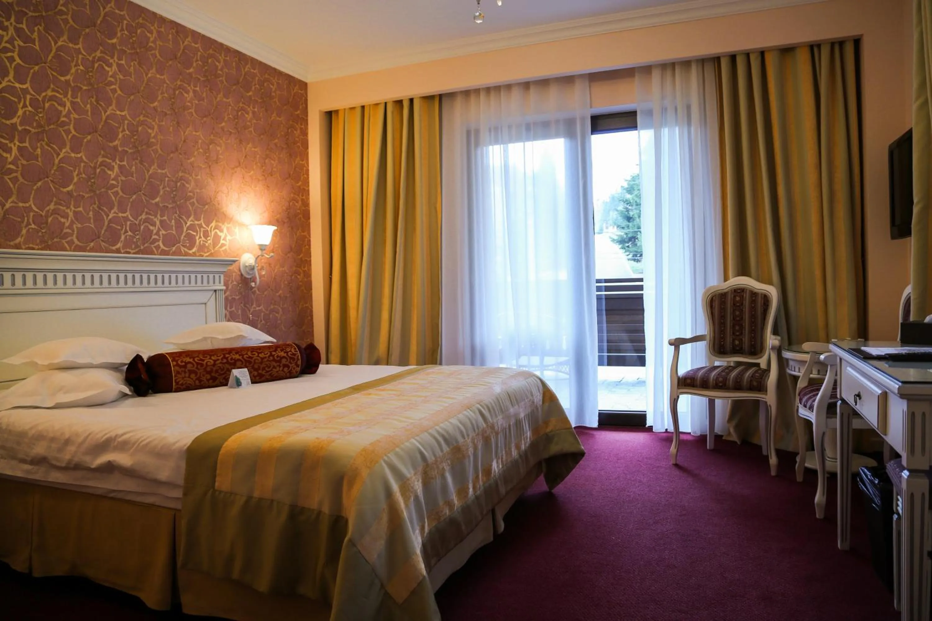 Photo of the whole room, Bed in Hotel Foisorul cu Flori