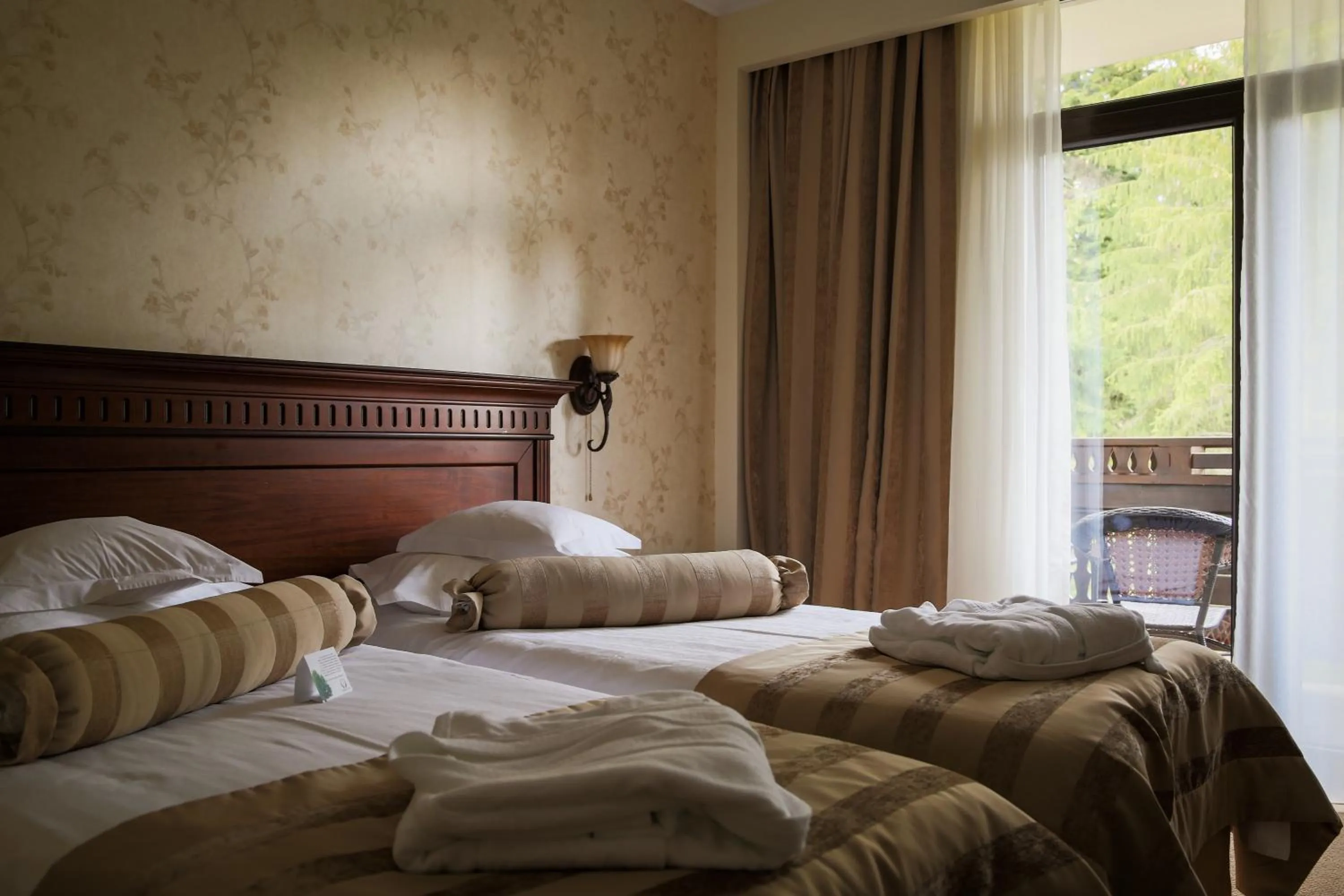 Bed in Hotel Foisorul cu Flori