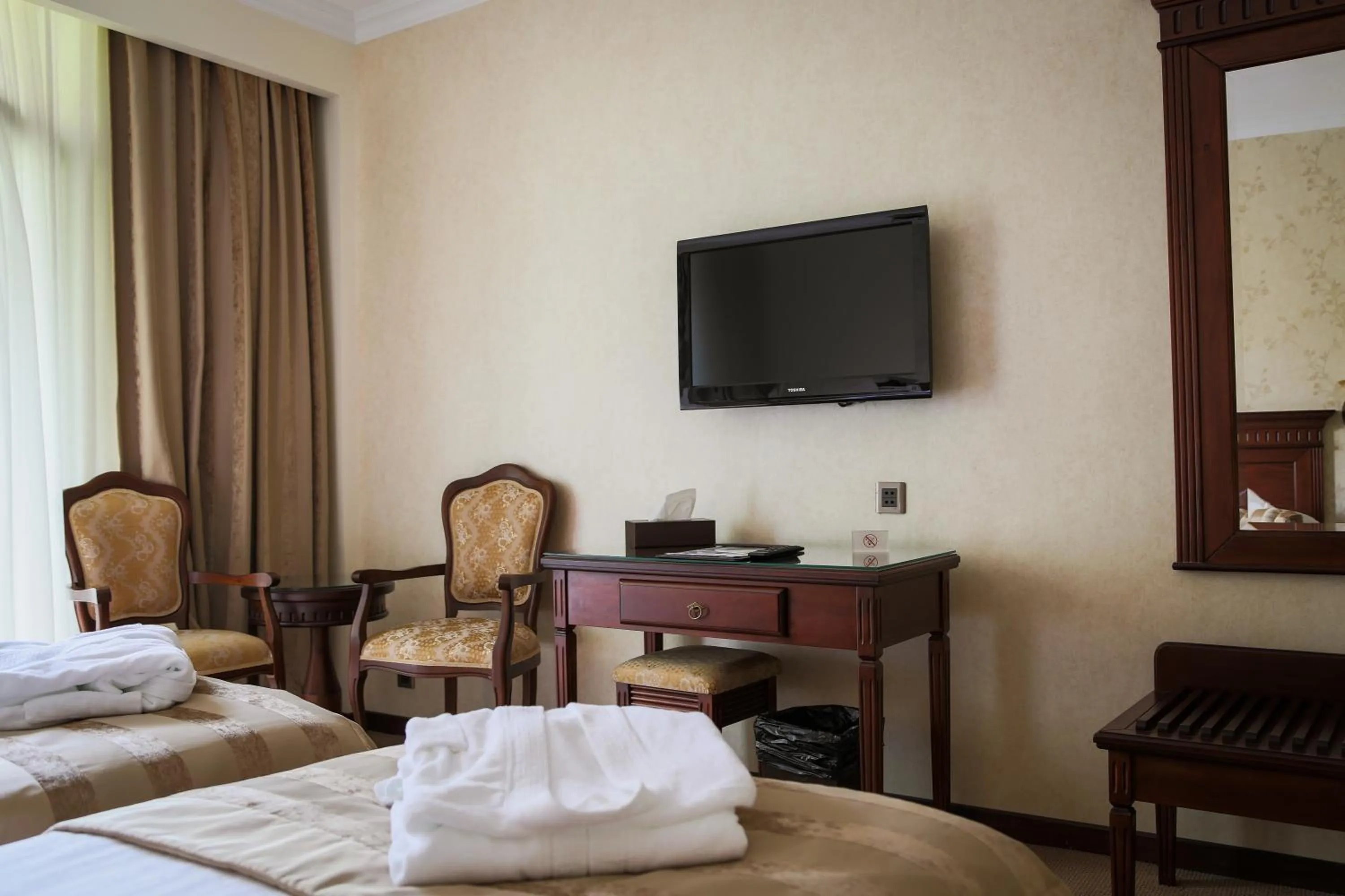 TV and multimedia, Bed in Hotel Foisorul cu Flori