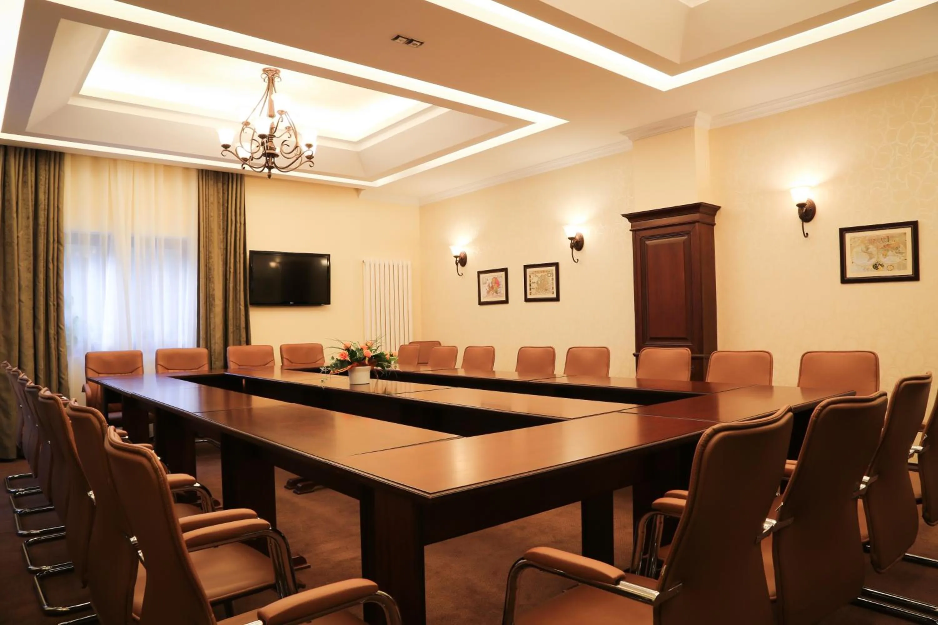 Business facilities in Hotel Foisorul cu Flori
