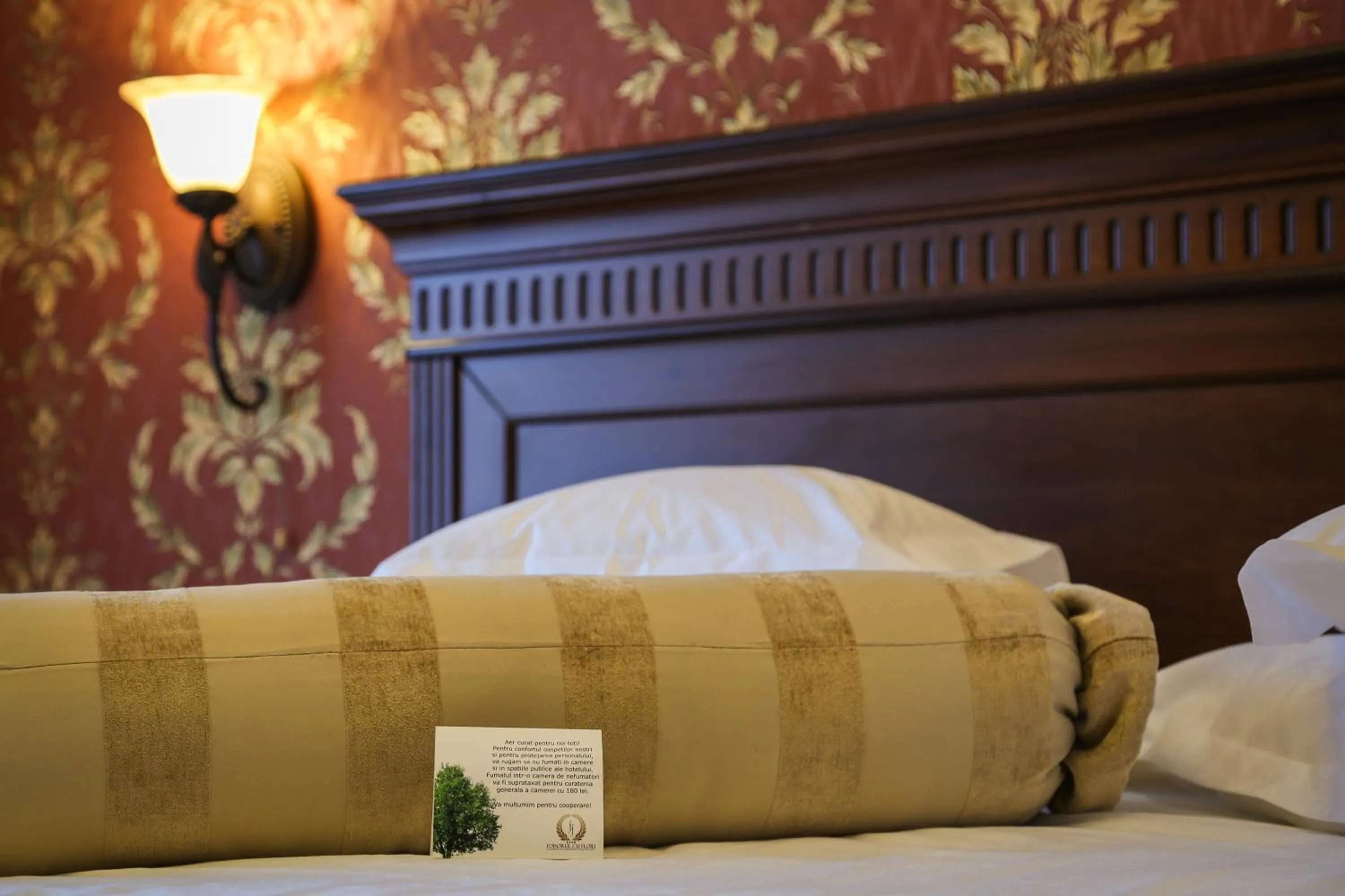 Bed in Hotel Foisorul cu Flori