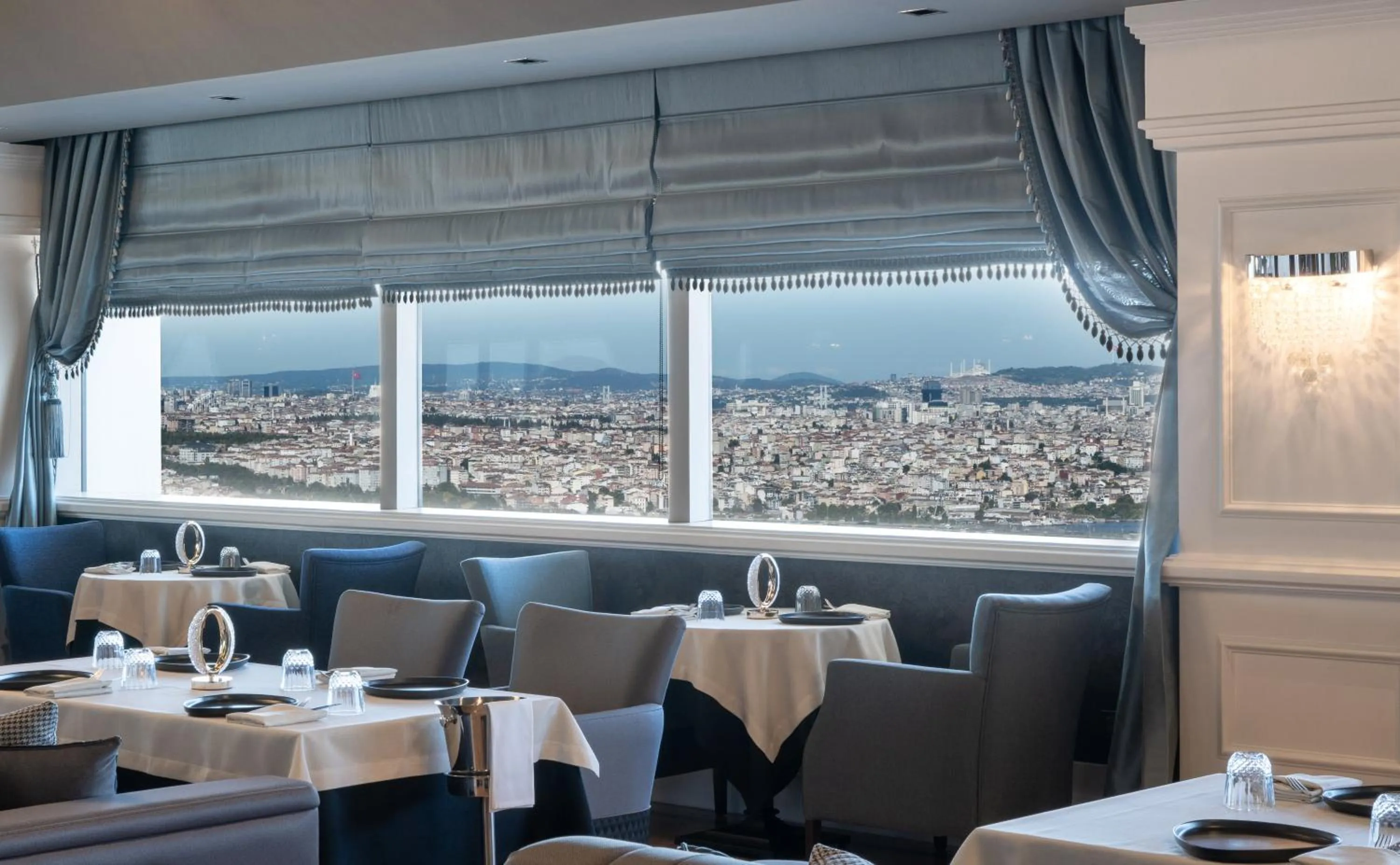 Restaurant/places to eat in Windsor Hotel & Convention Center Istanbul