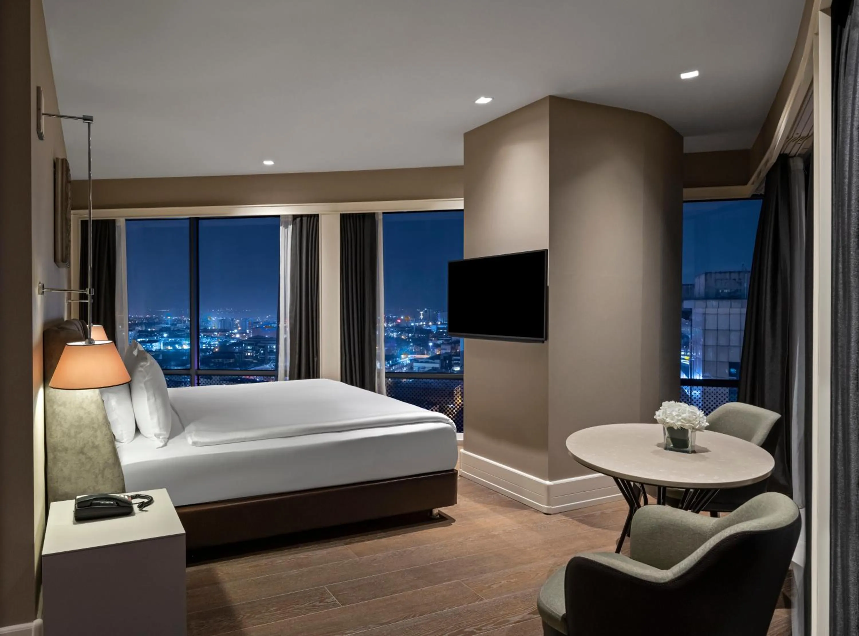 Bedroom, Bed in Windsor Hotel & Convention Center Istanbul