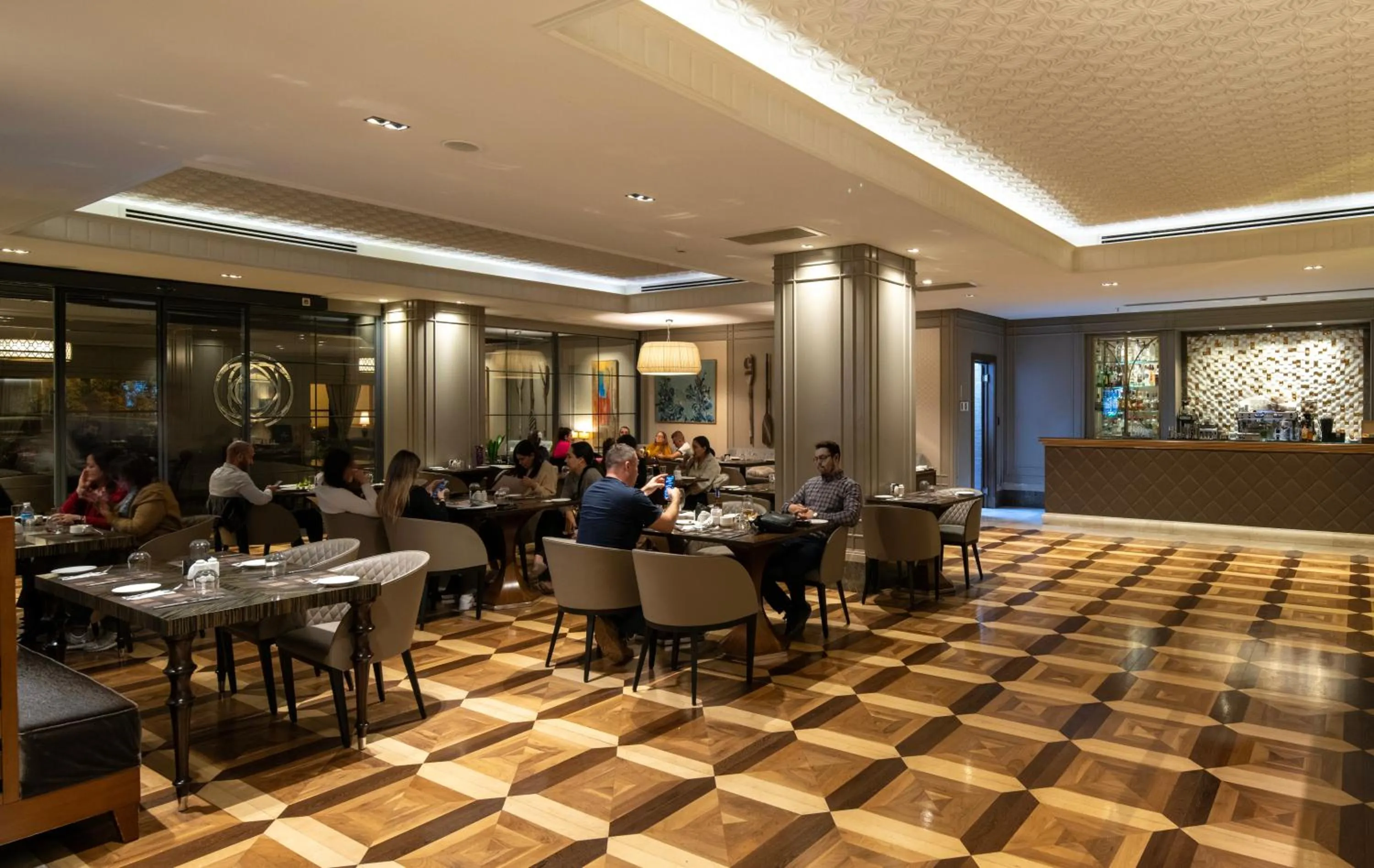 Restaurant/places to eat in Windsor Hotel & Convention Center Istanbul