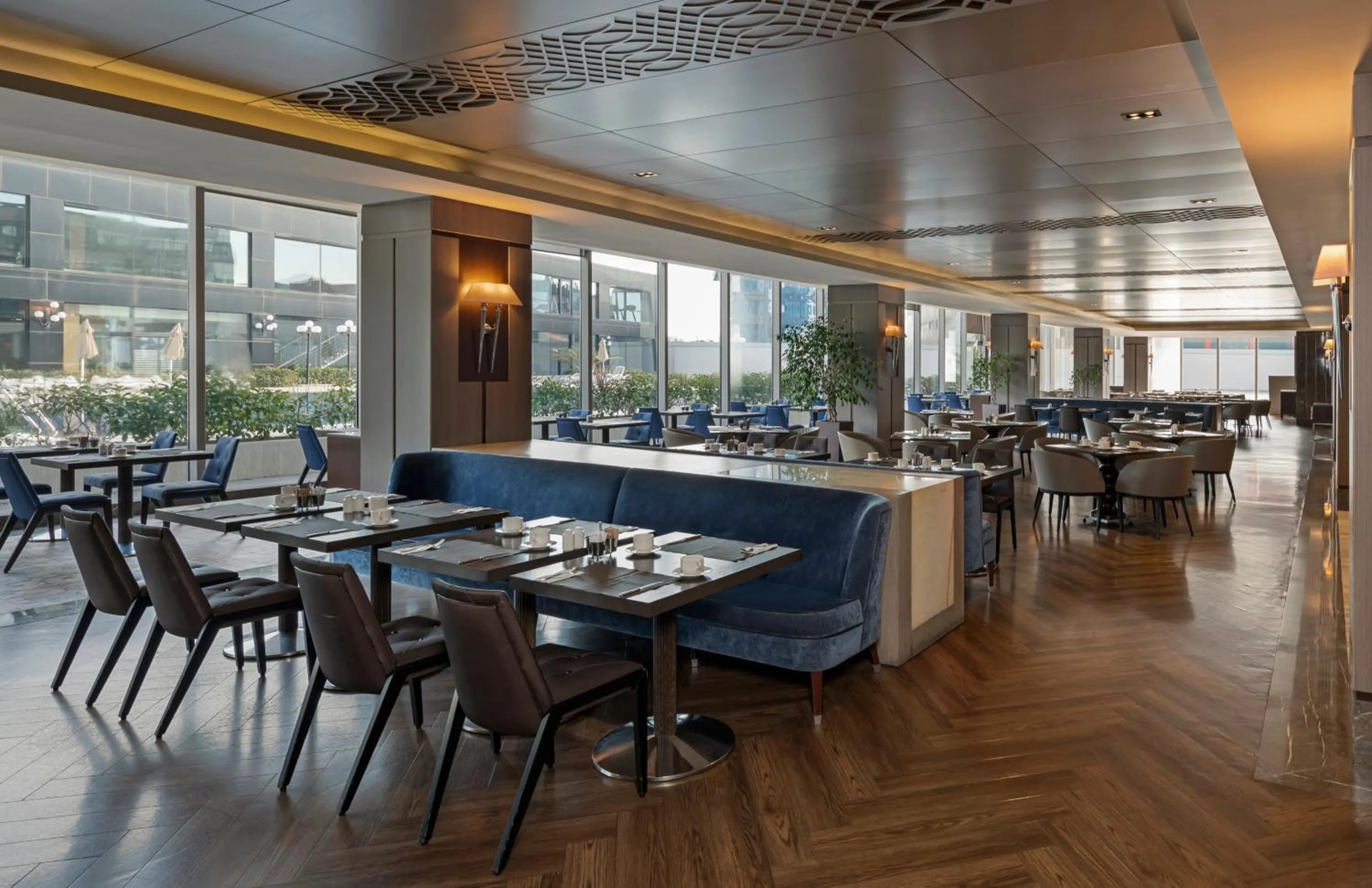 Restaurant/places to eat in Windsor Hotel & Convention Center Istanbul