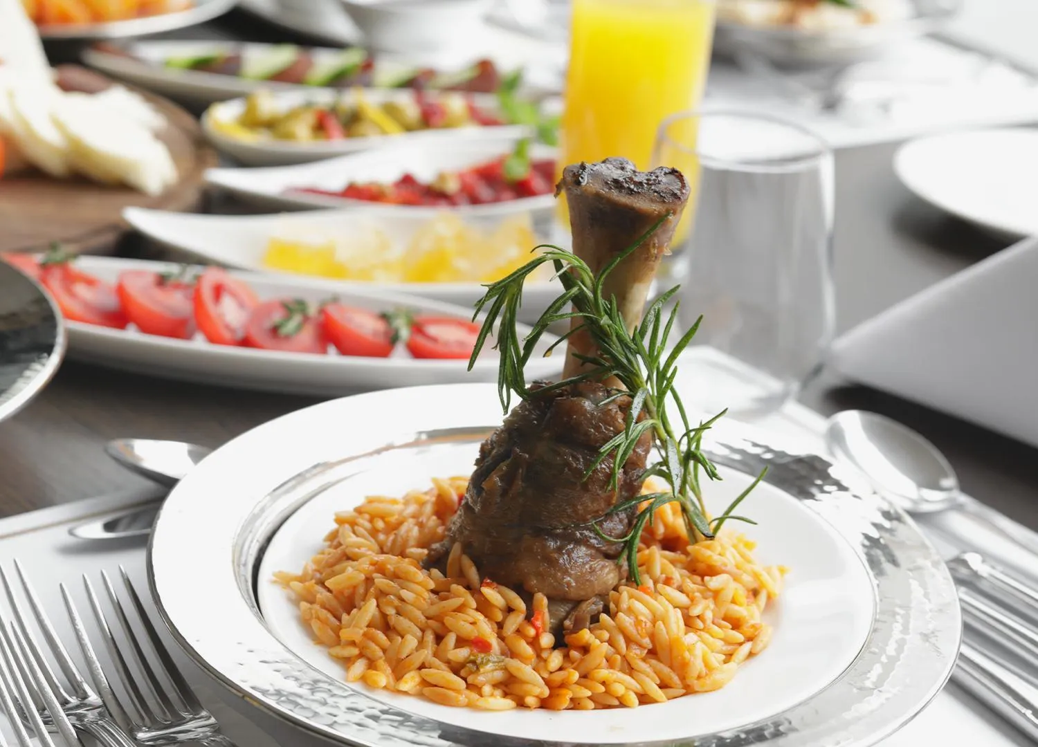 Restaurant/places to eat in Windsor Hotel & Convention Center Istanbul