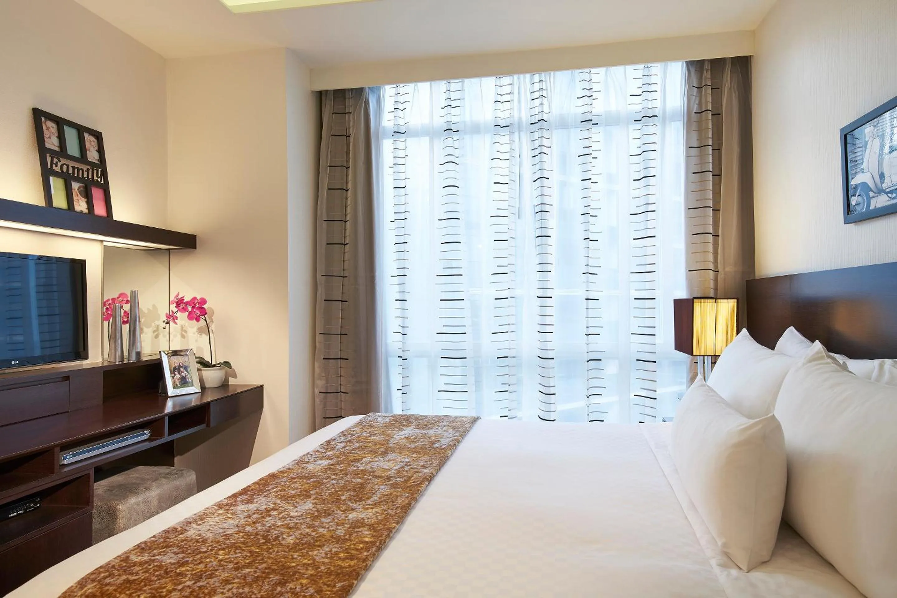 Bed in Orchard Scotts Residences by Far East Hospitality