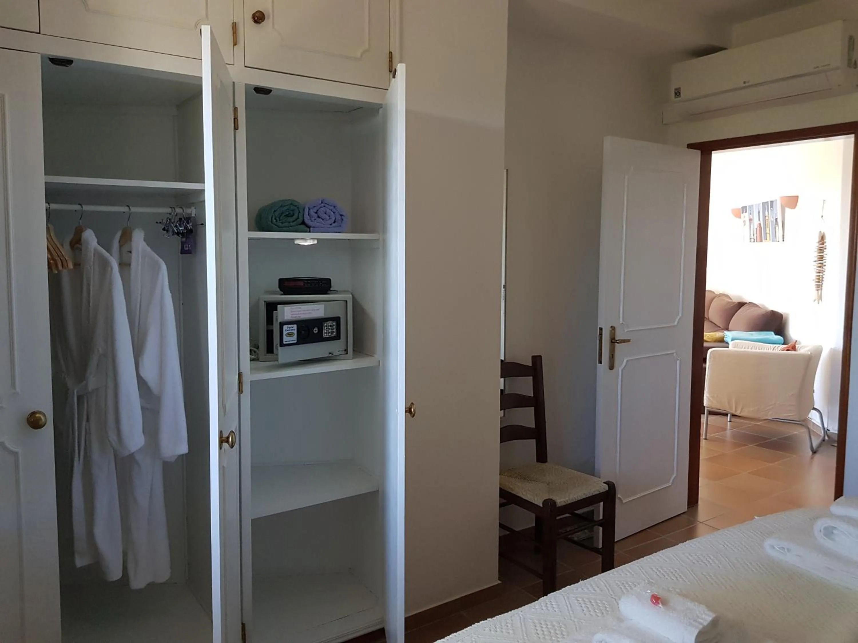 Bed in Monte-Bougainvillea