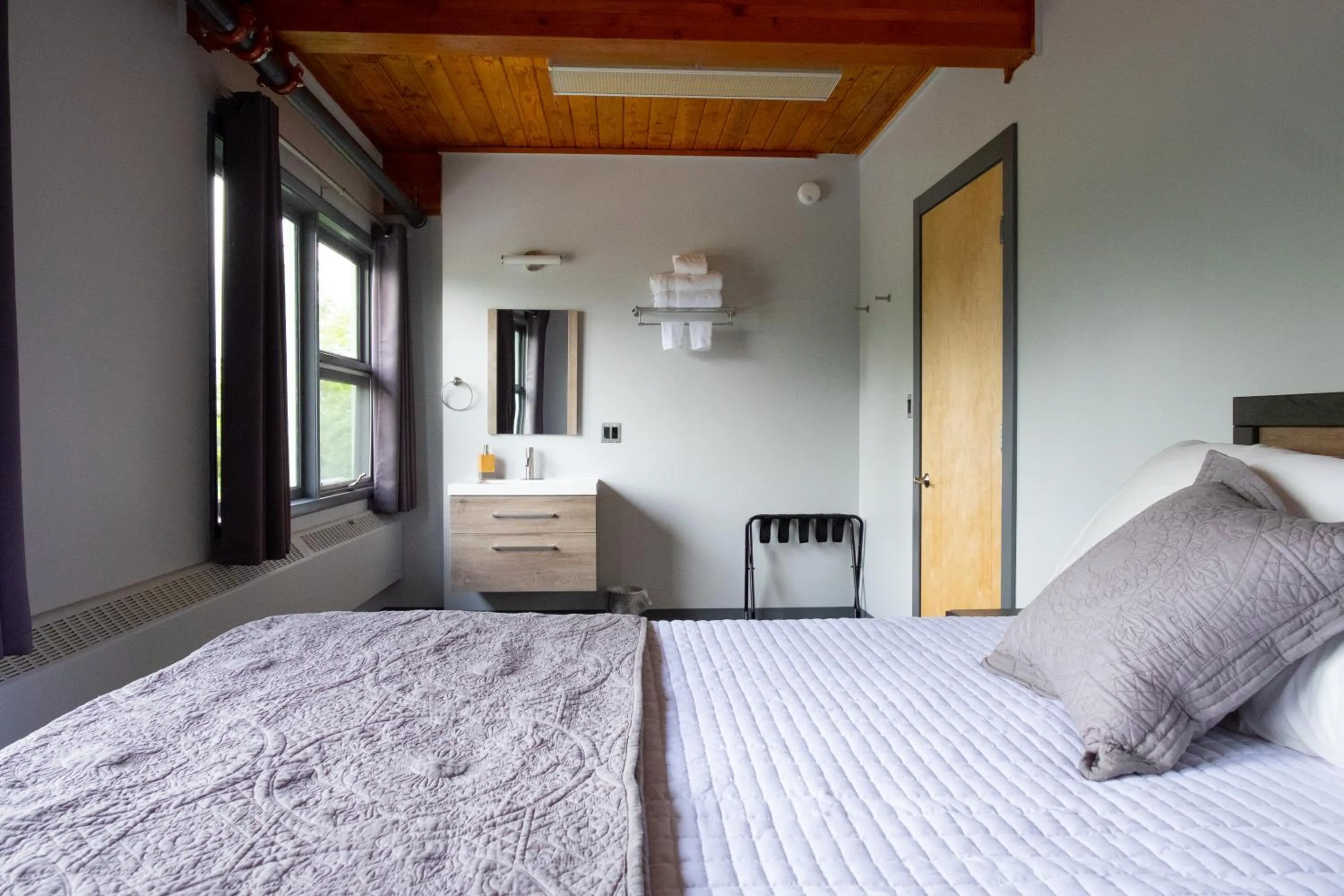 Bed in Seward Adventure Lodge