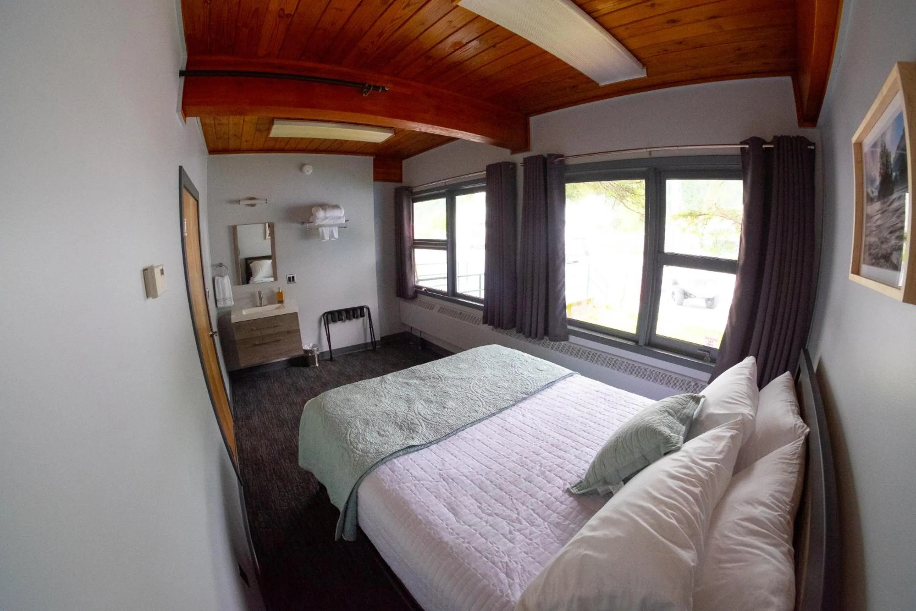 Bed in Seward Adventure Lodge