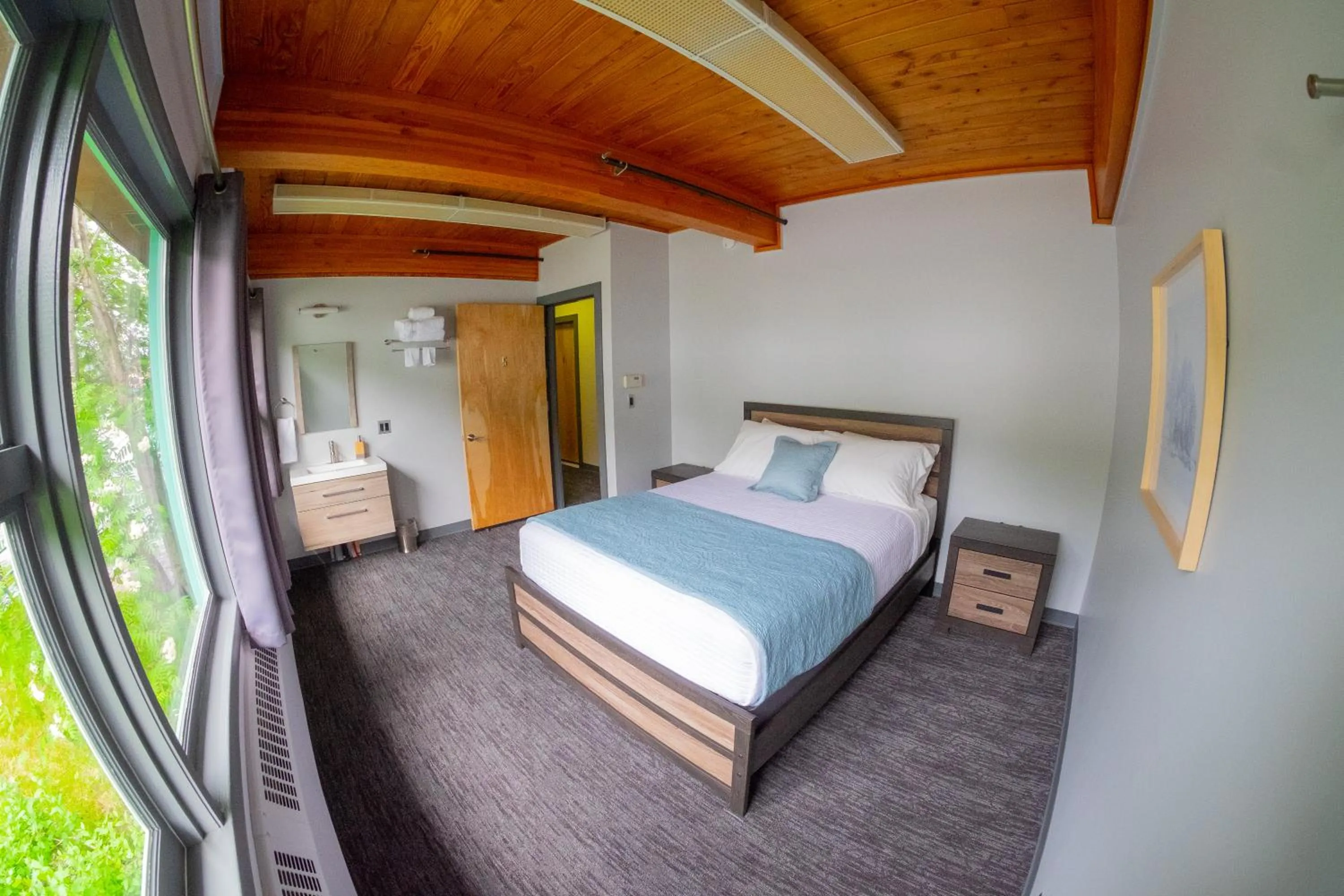 Bed in Seward Adventure Lodge
