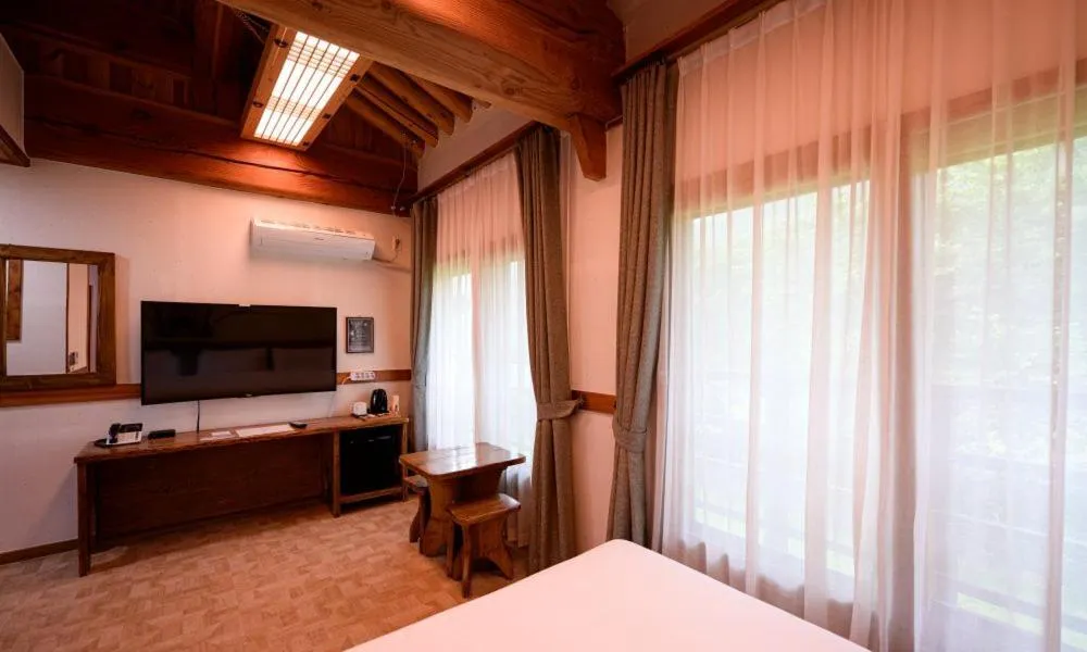 Bed in Jeonju Wangyijimil Hanok Hotel