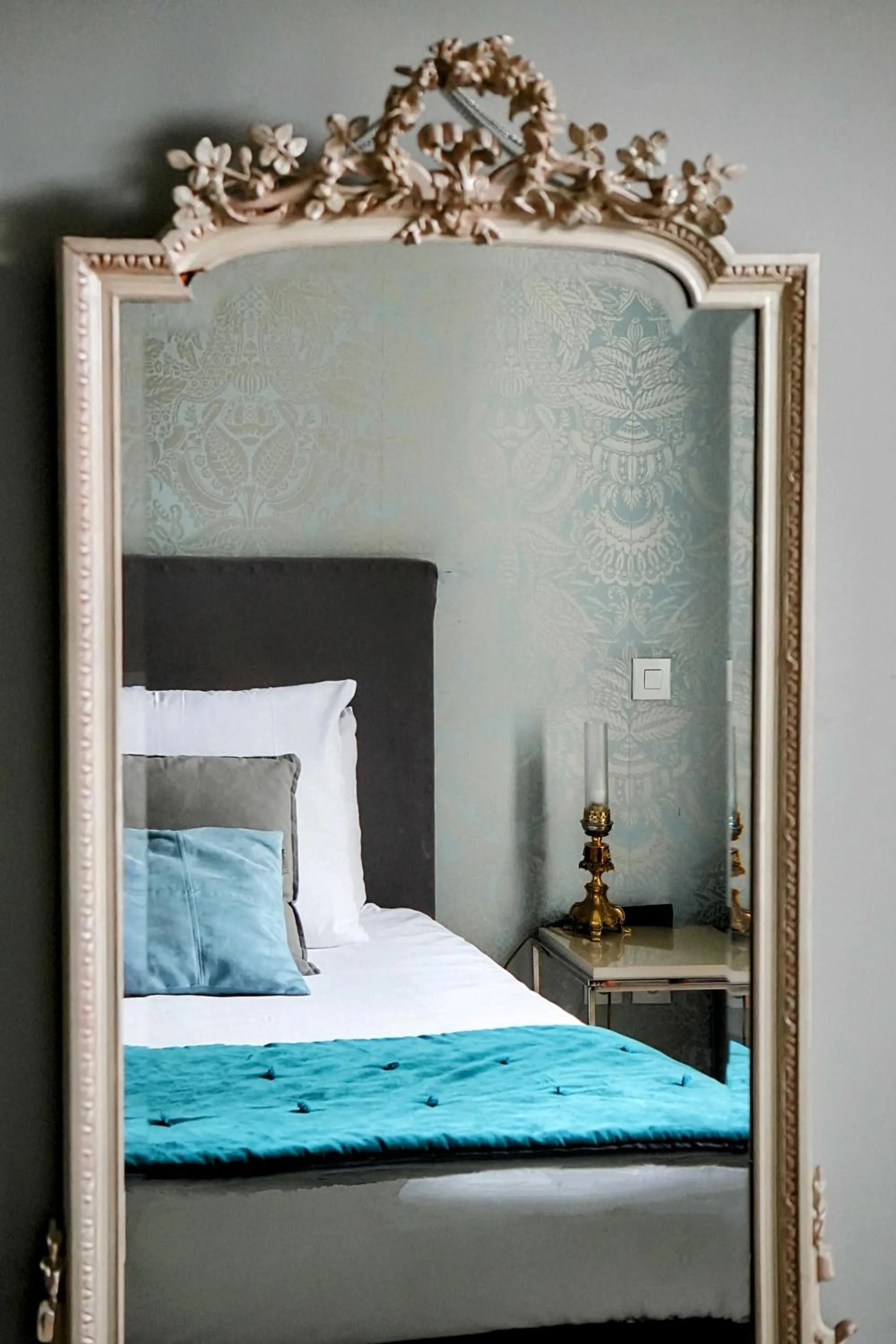 Decorative detail, Bed in Au Coeur de Bordeaux B&B