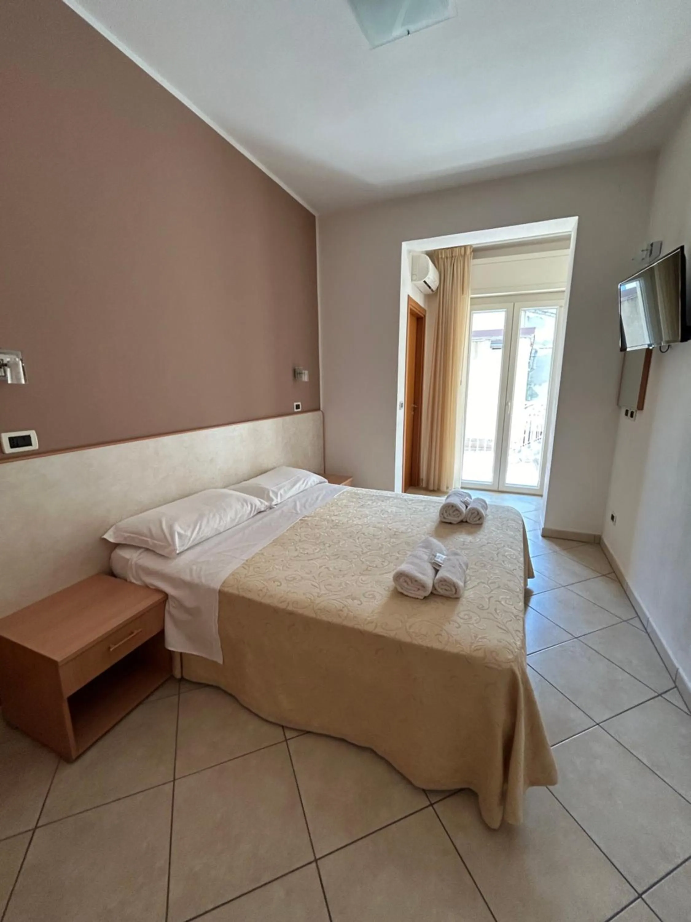 Bed in Hotel Favorita