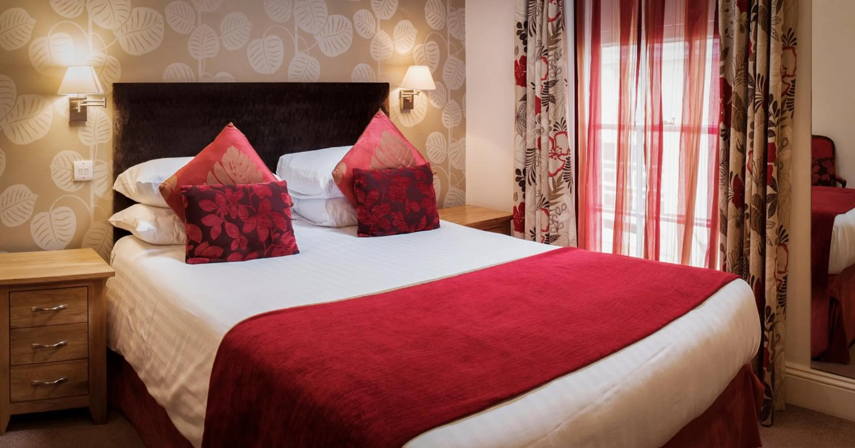 Bed in Royal Seven Stars Hotel