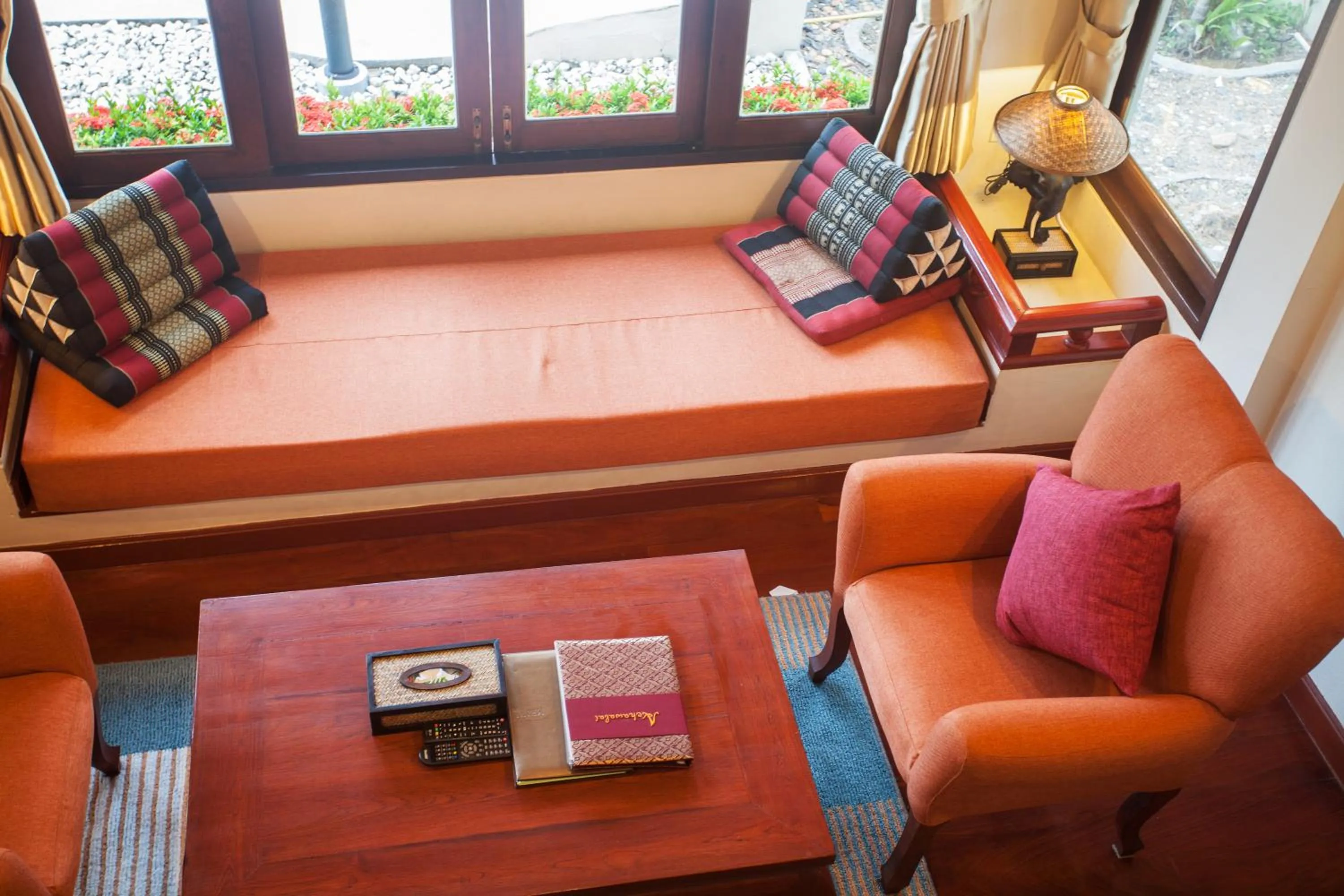 Living room in Achawalai Residence Village By Song