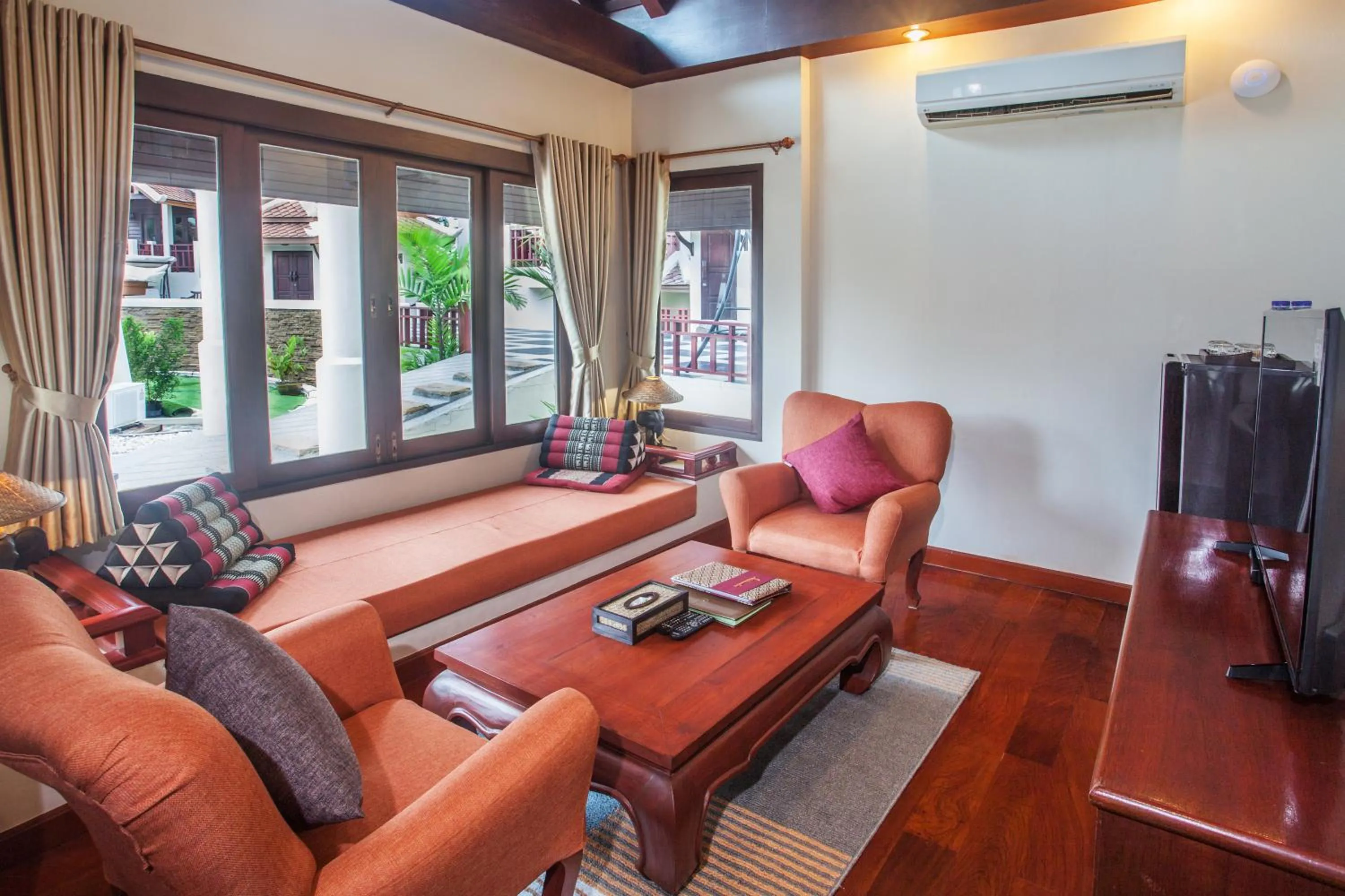 Living room in Achawalai Residence Village By Song