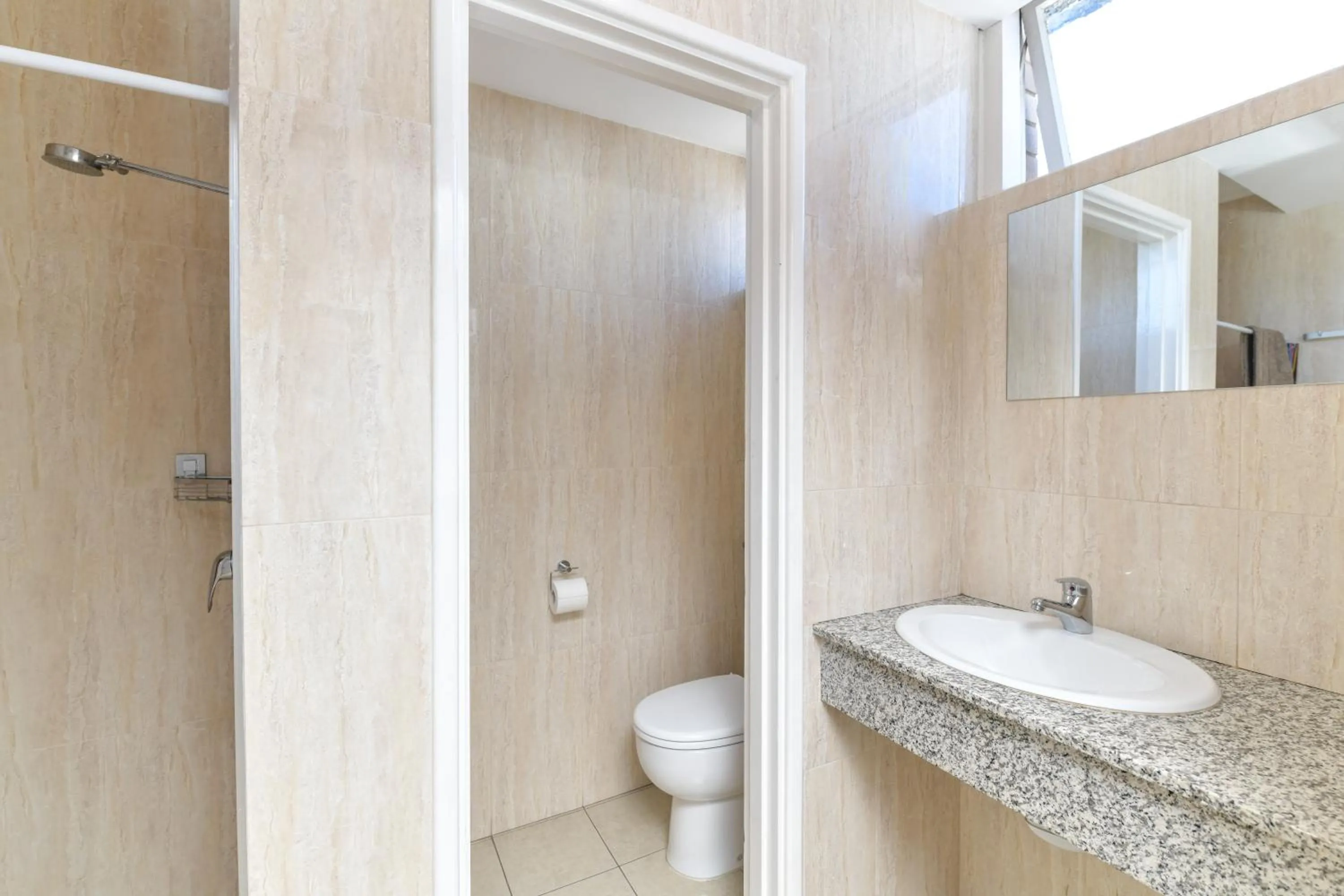 Bathroom in Platinum Motel