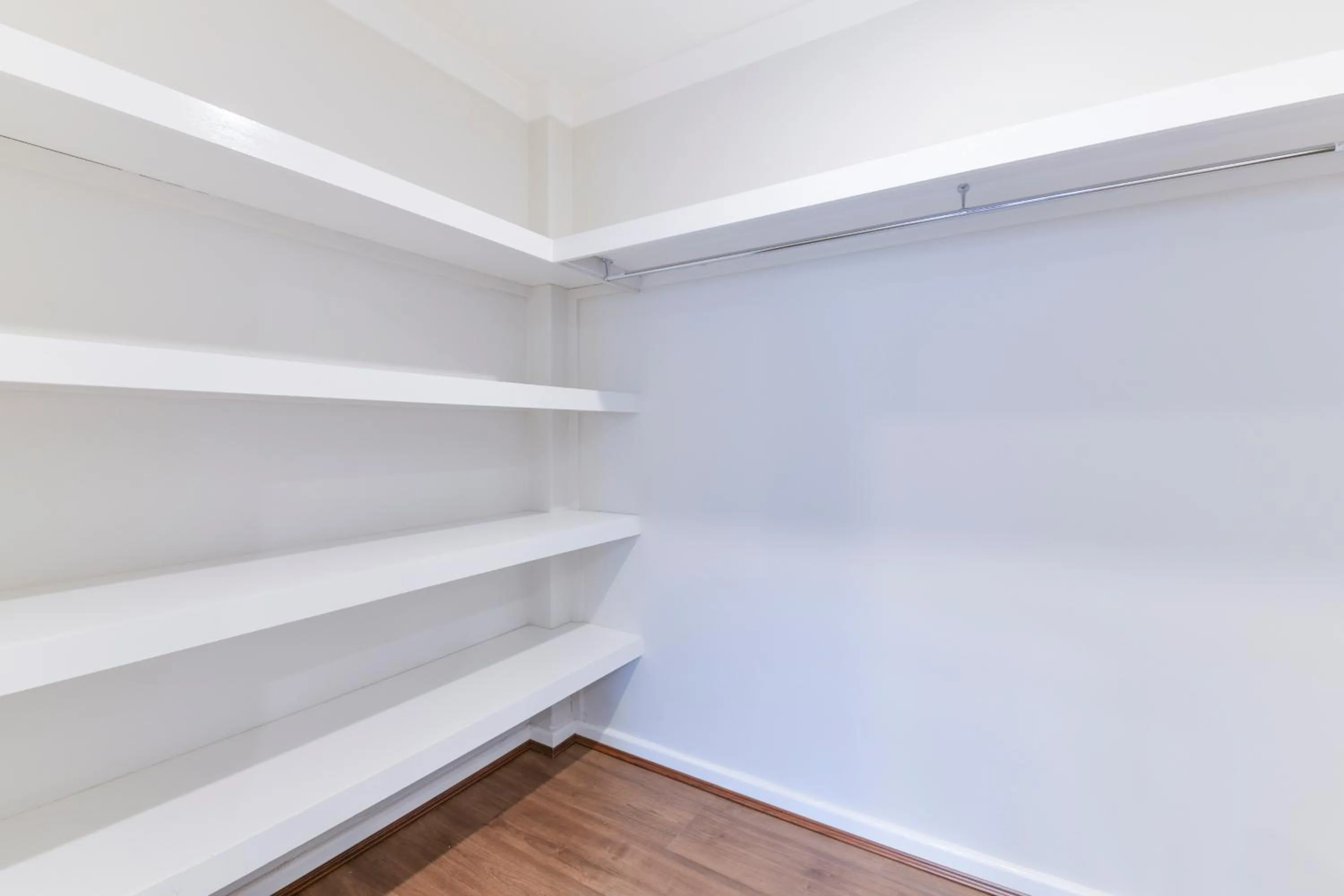 wardrobe in Platinum Motel