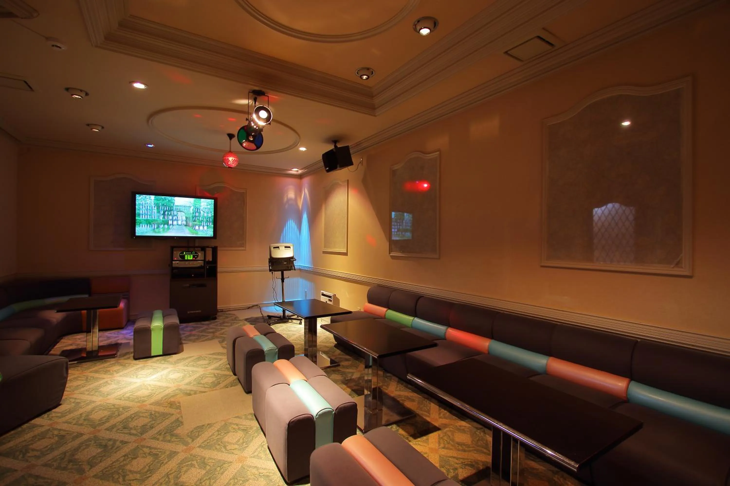 Karaoke in Hatago Tsubakiya