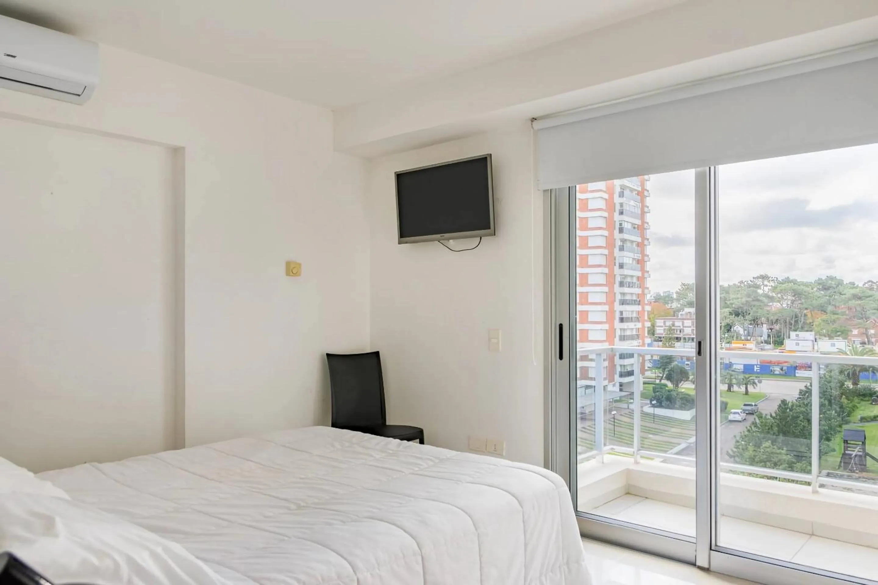 Balcony/Terrace, Bed in Jamaica Punta del Este Hotel & Residence