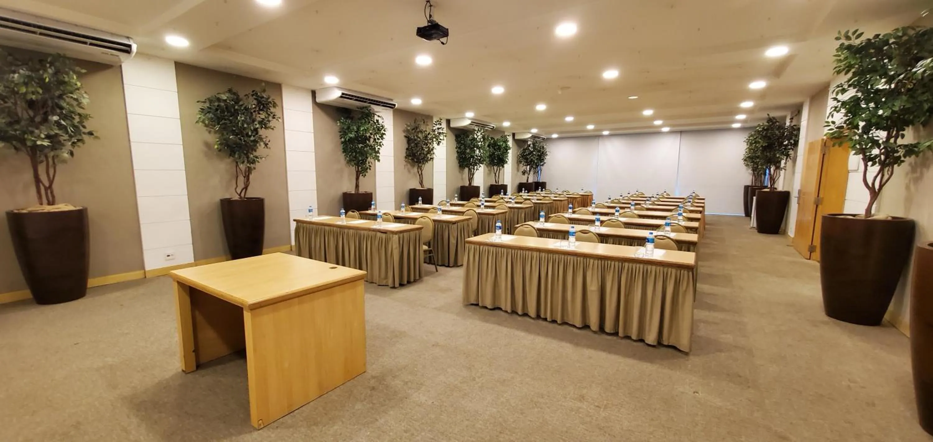Business facilities in Atlantico Sul Hotel
