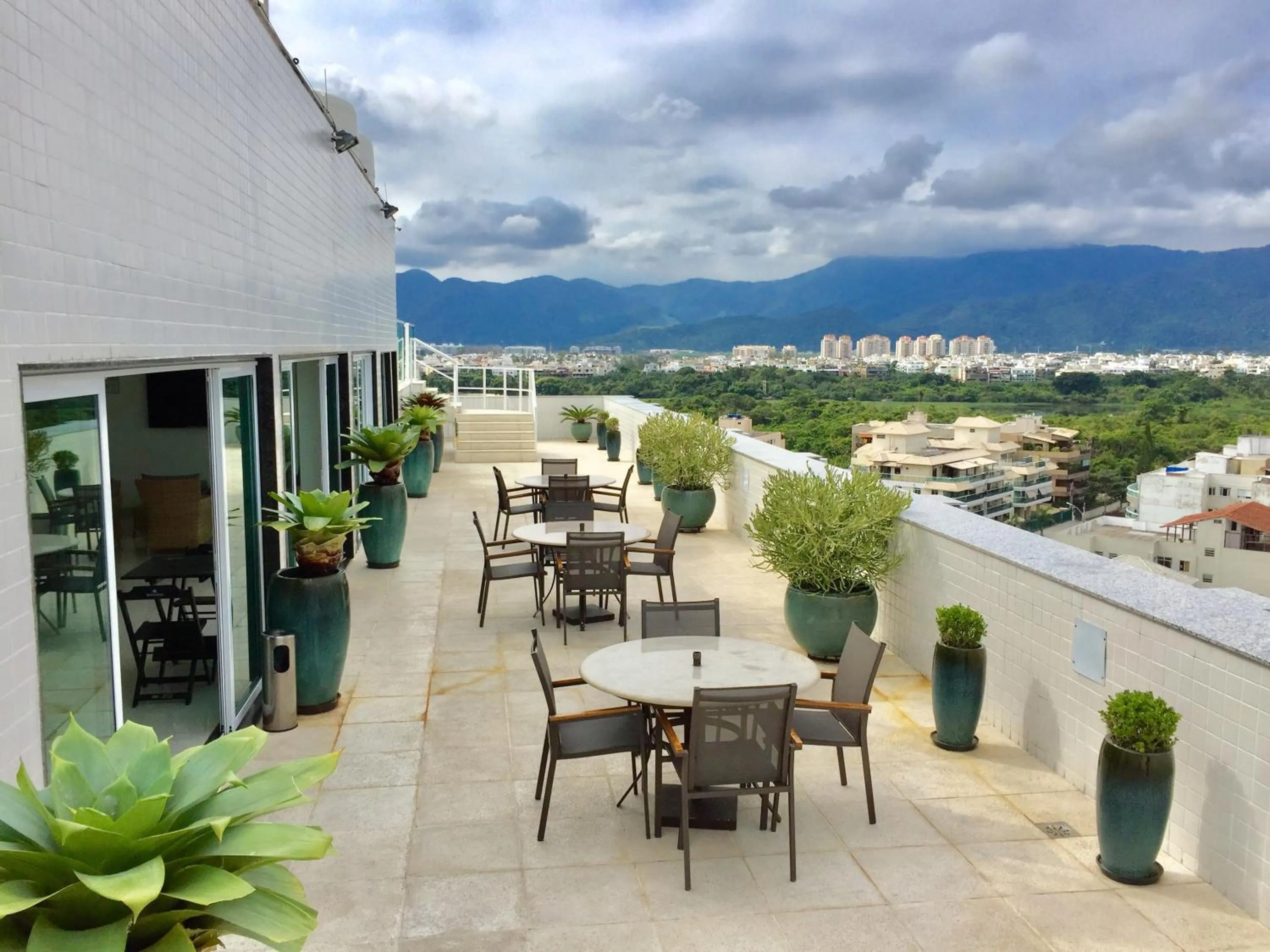 Restaurant/places to eat in Atlantico Sul Hotel