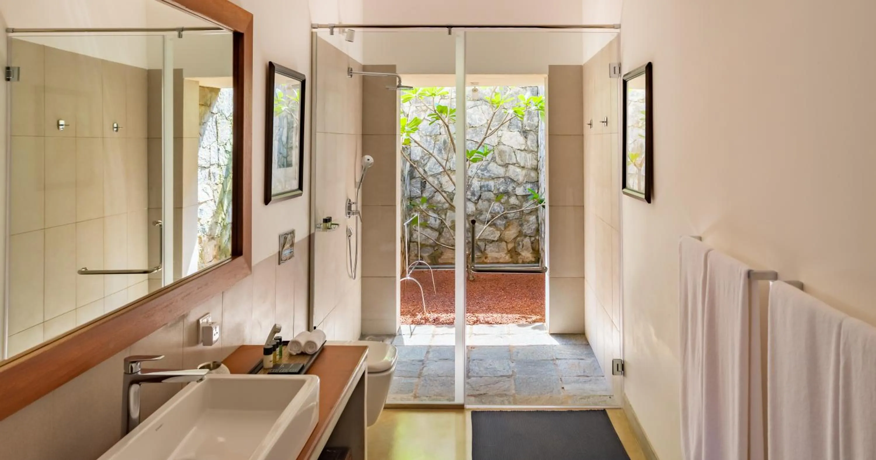 Bathroom in Taru Villas The Long House - Bentota