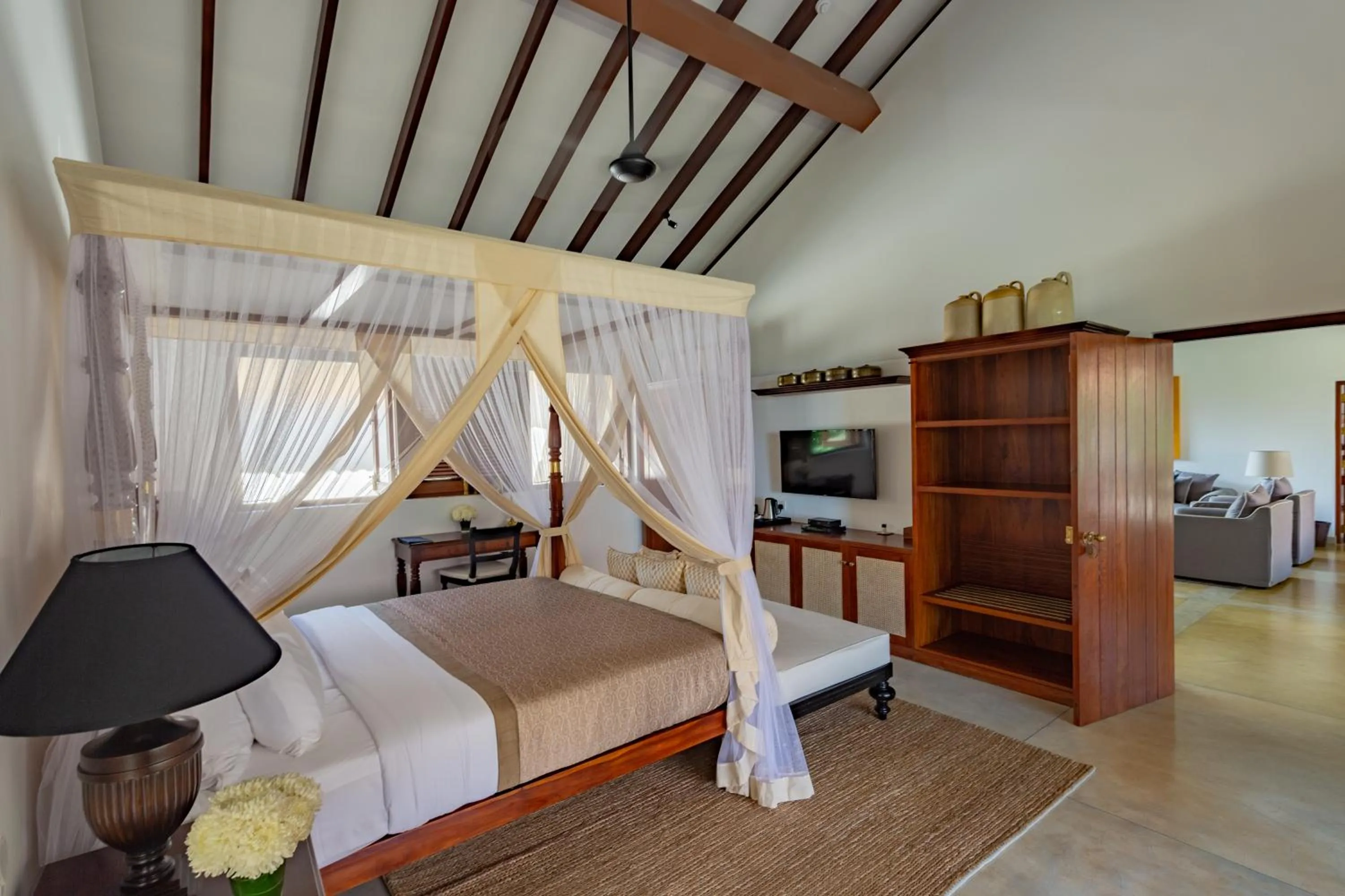 Living room, Bed in Taru Villas The Long House - Bentota
