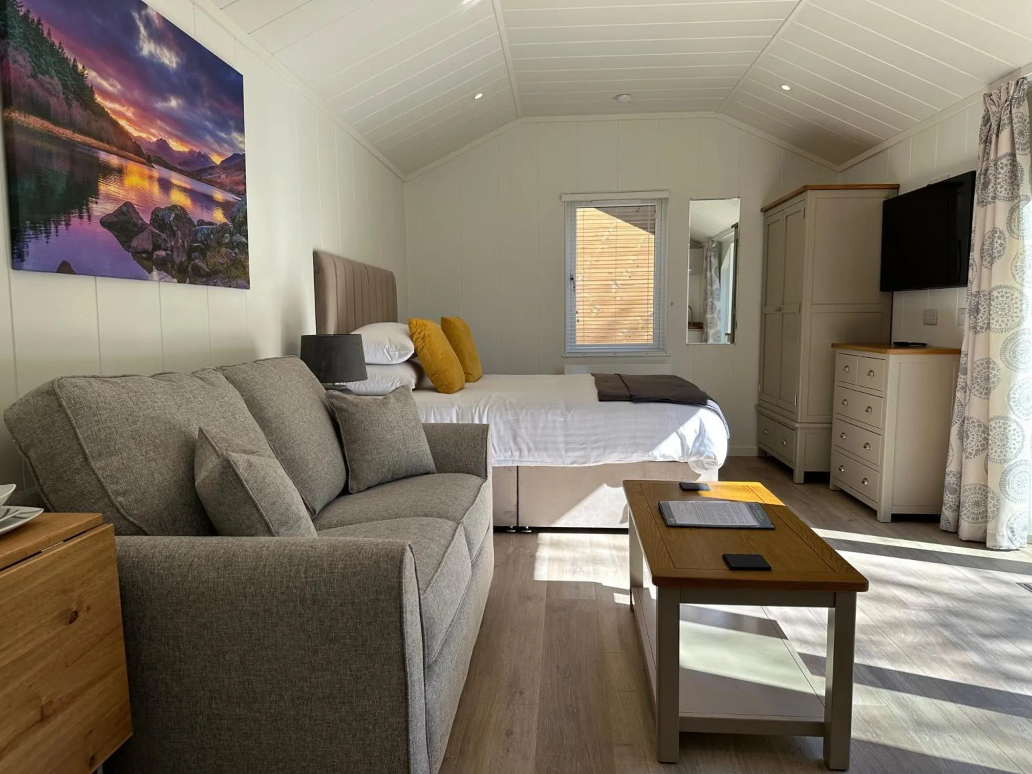 Bedroom, Bed in Craig-y-Dderwen Riverside Hotel