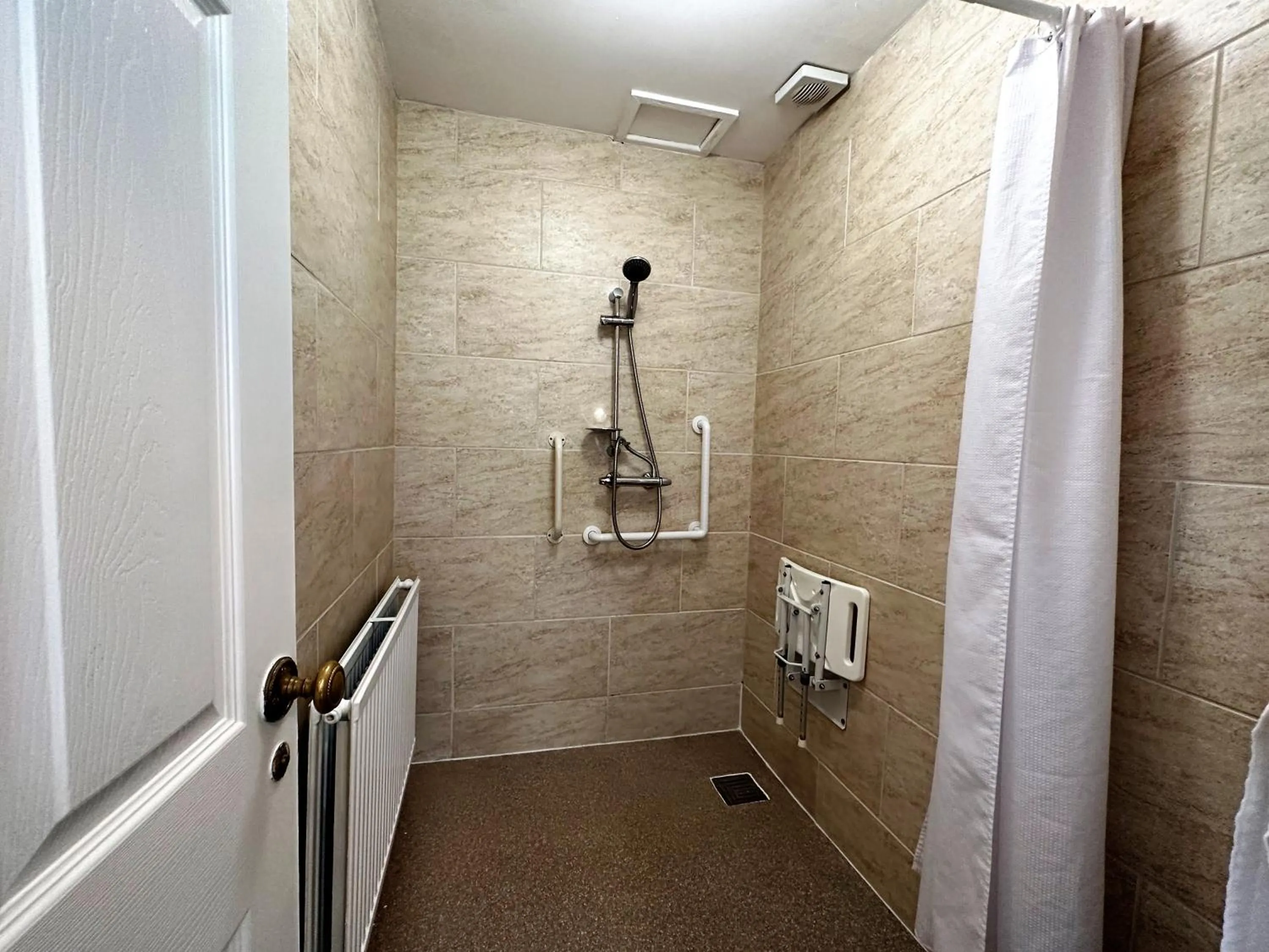 Shower in Craig-y-Dderwen Riverside Hotel