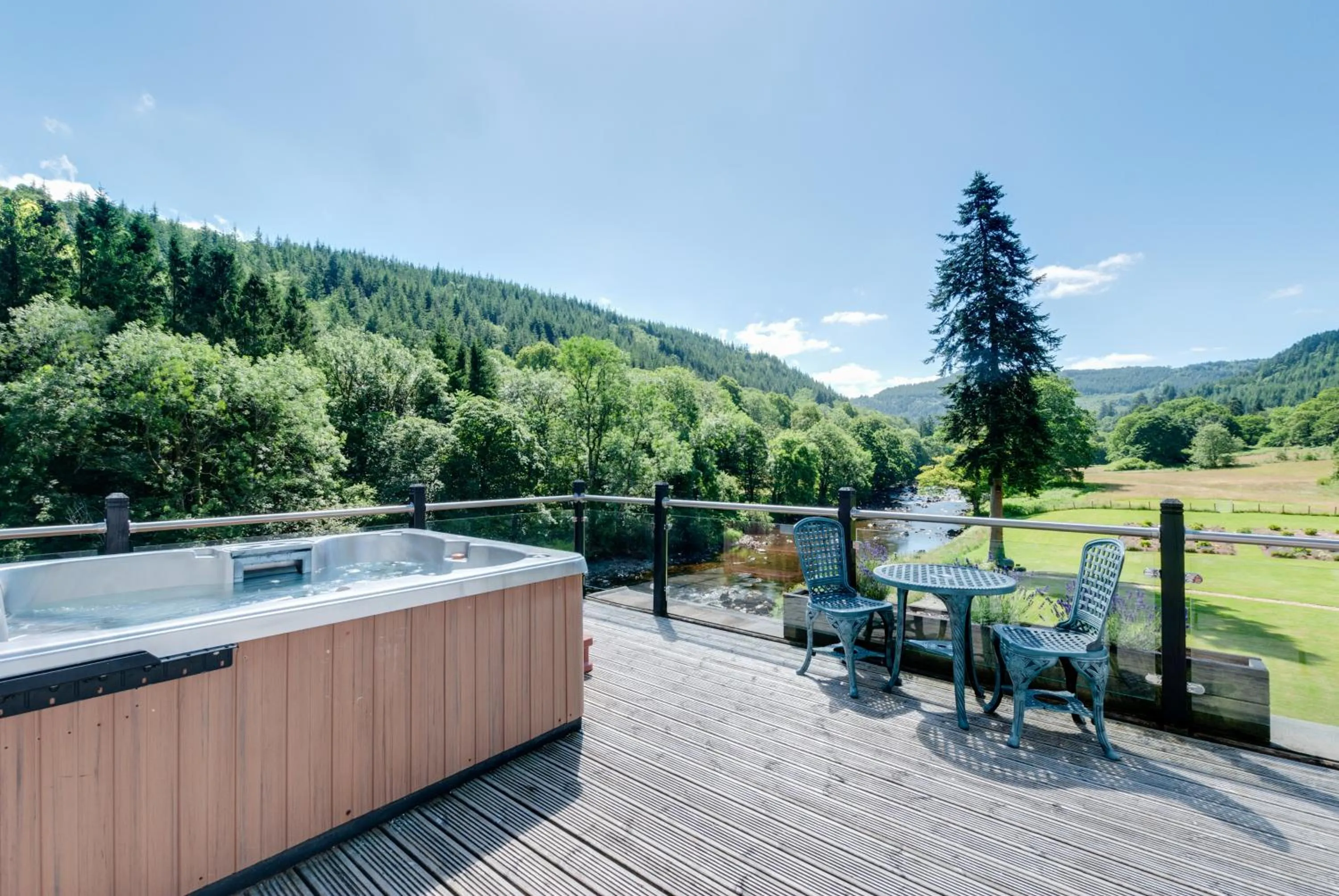 Hot Tub in Craig-y-Dderwen Riverside Hotel