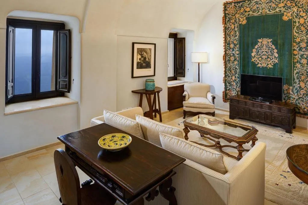 Living room in Monastero Santa Rosa Hotel & Spa