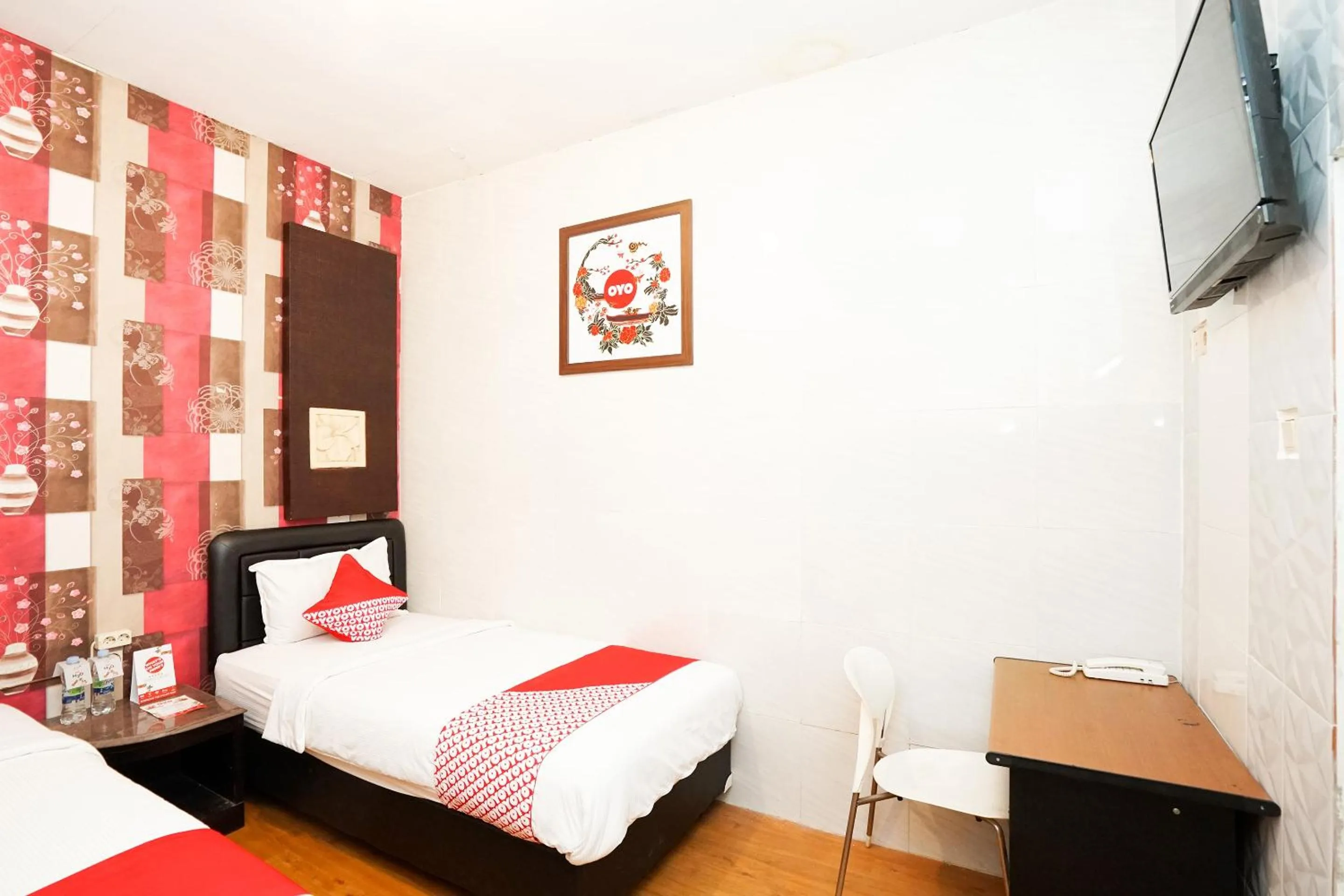 Bedroom, Bed in Hotel O Mojokerto Guesthouse