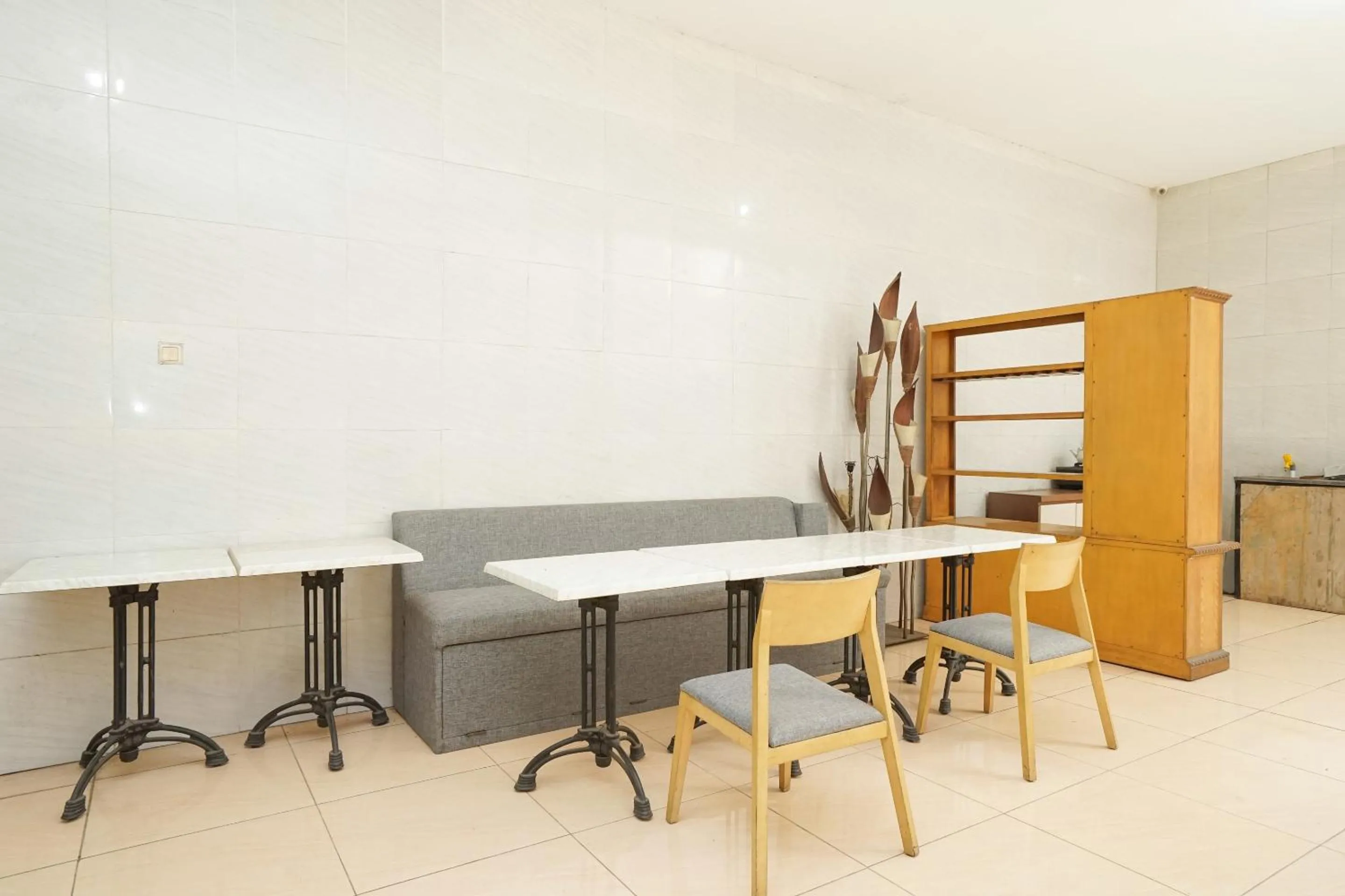 Restaurant/places to eat in Hotel O Mojokerto Guesthouse