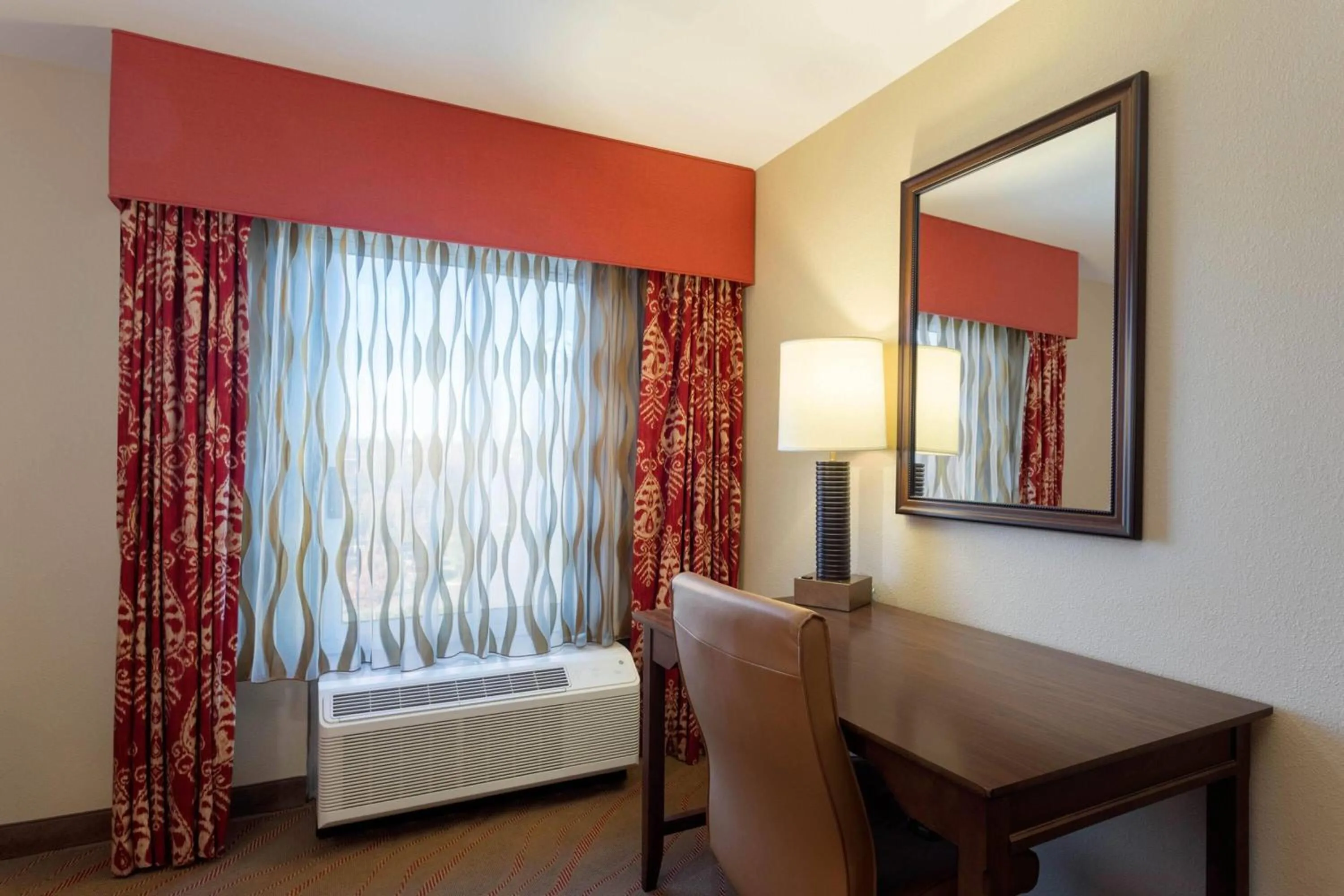 Photo of the whole room, Bed in La Quinta by Wyndham Pigeon Forge