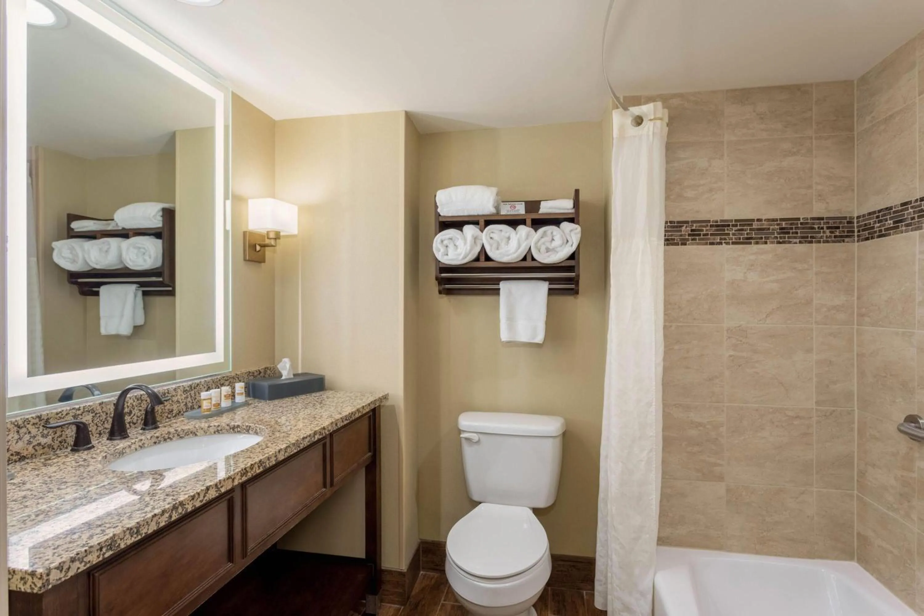 Bathroom in La Quinta by Wyndham Pigeon Forge