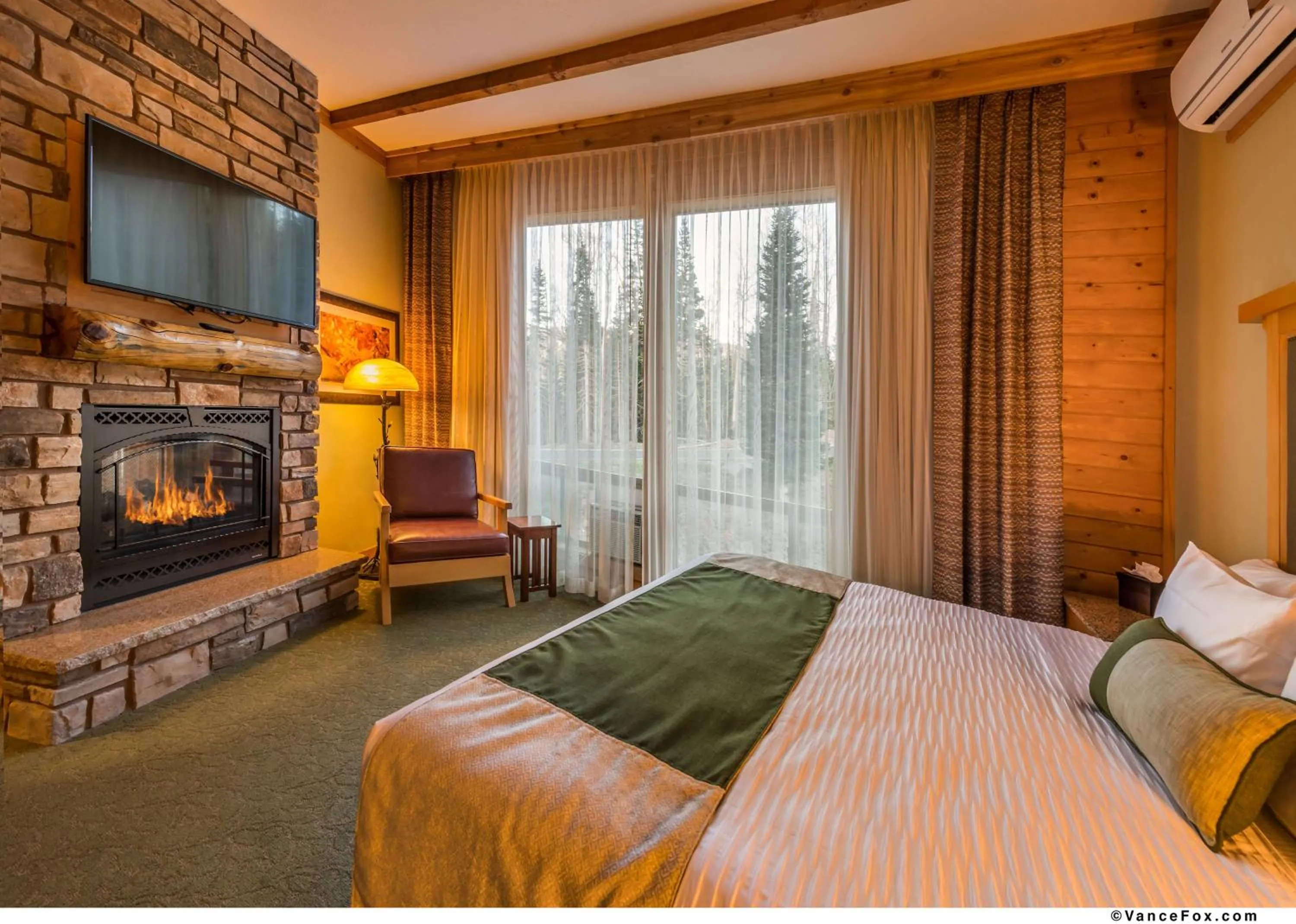 Bedroom, Bed in Brian Head Lodge