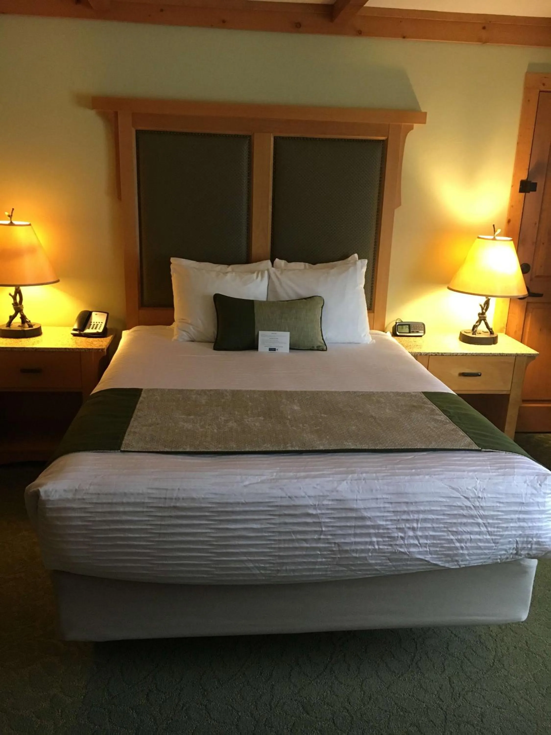 Bedroom, Bed in Brian Head Lodge