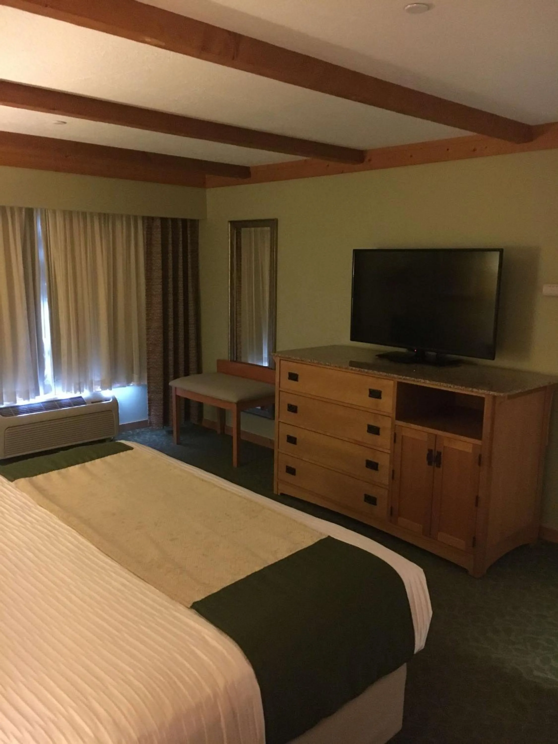 Bedroom, Bed in Brian Head Lodge