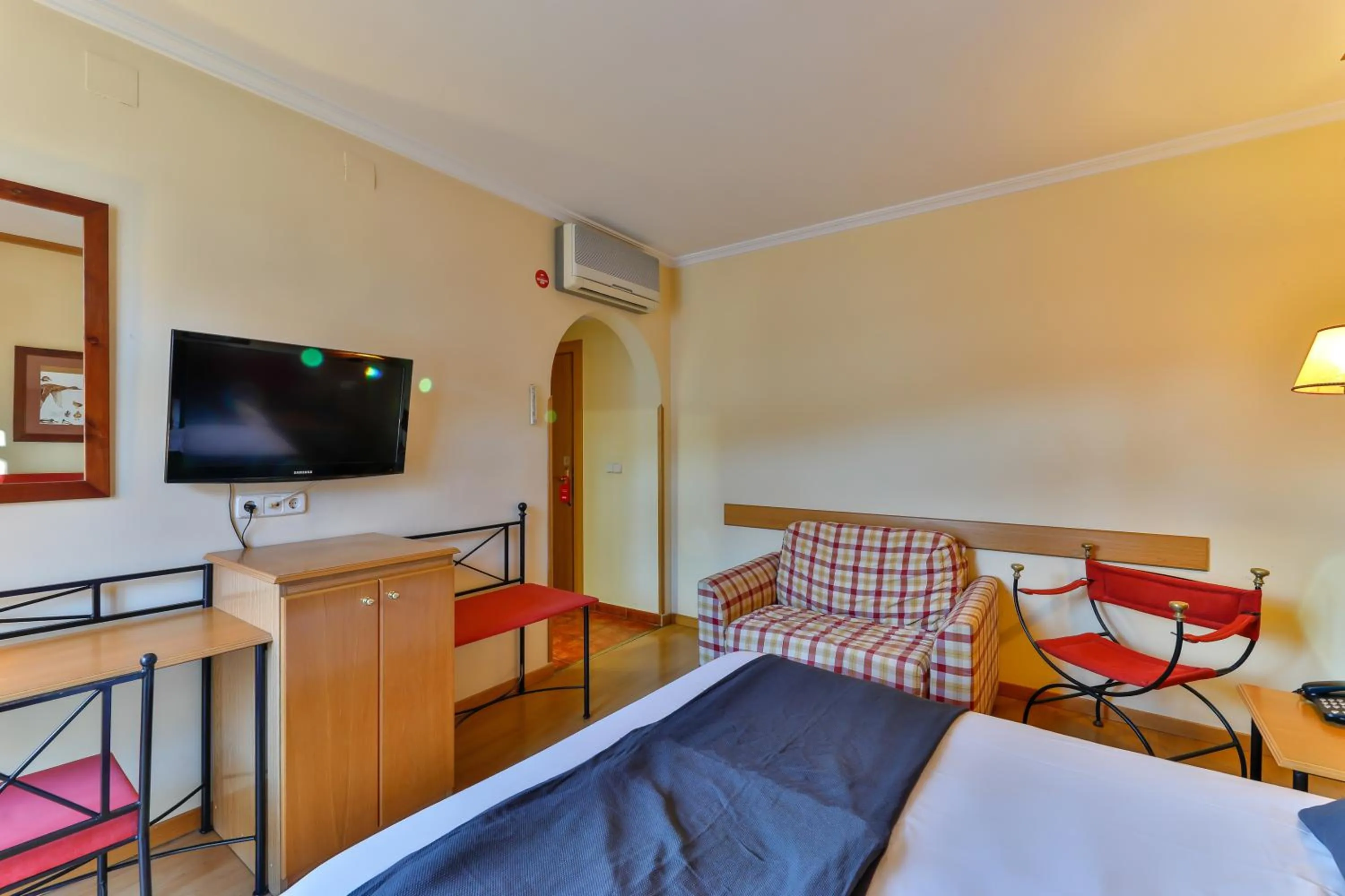 Bedroom, Bed in Área de Servicio El Cruce