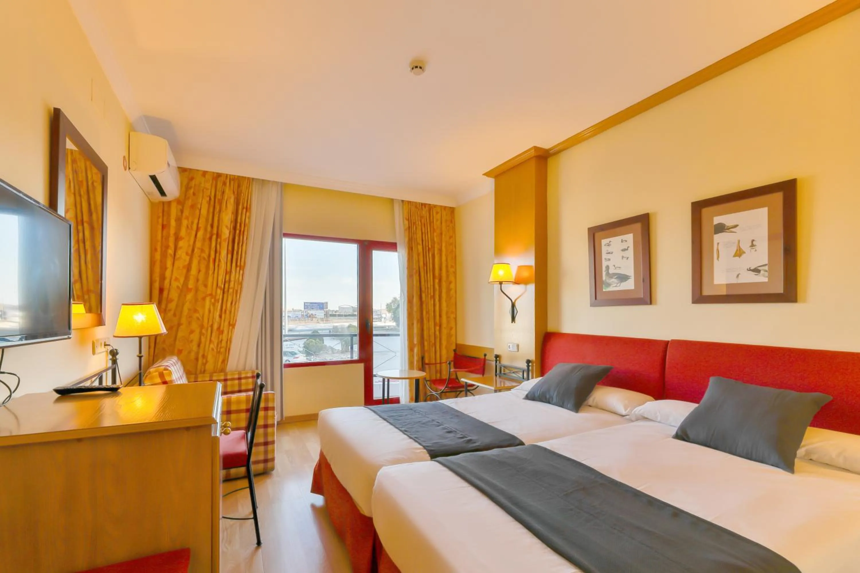 Bedroom, Bed in Área de Servicio El Cruce