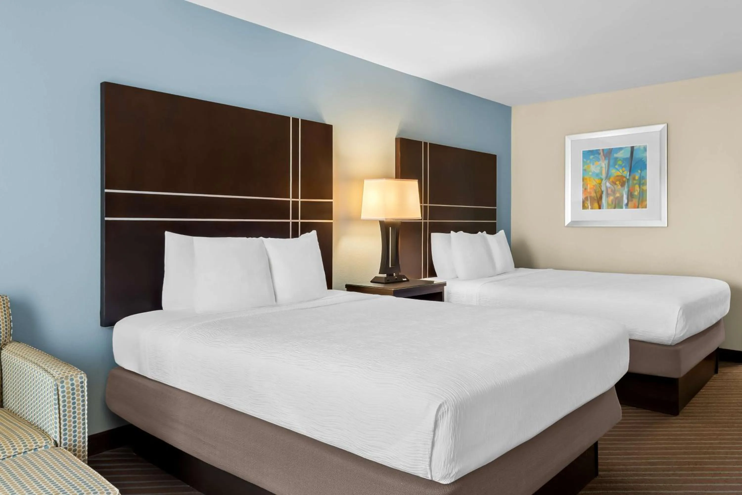 Bedroom, Bed in Best Western Newport Inn