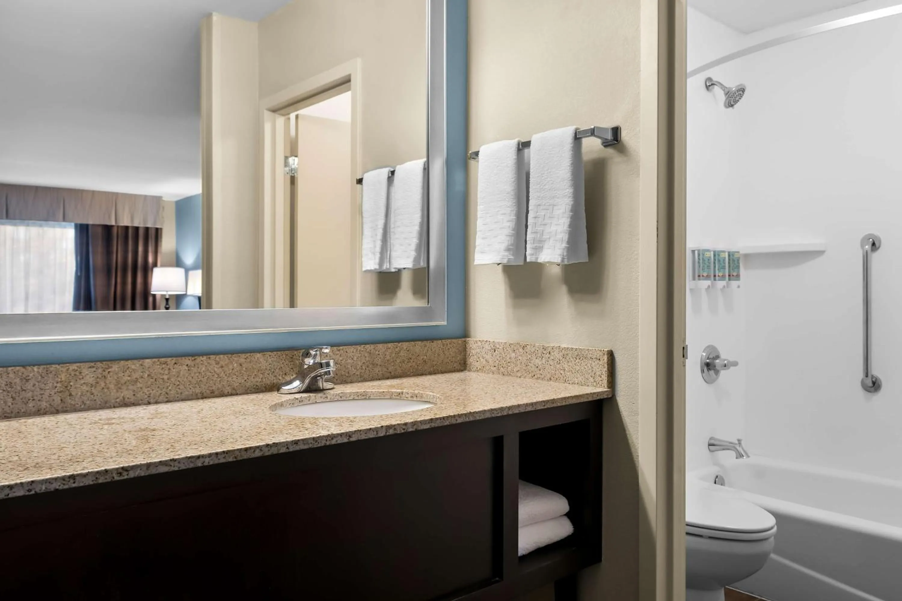 Bathroom in Best Western Newport Inn