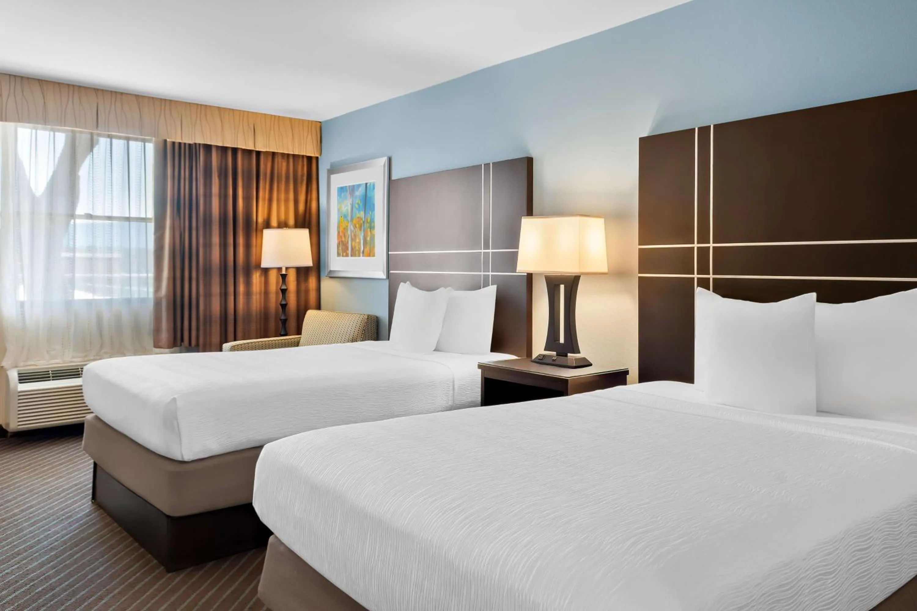 Bedroom, Bed in Best Western Newport Inn