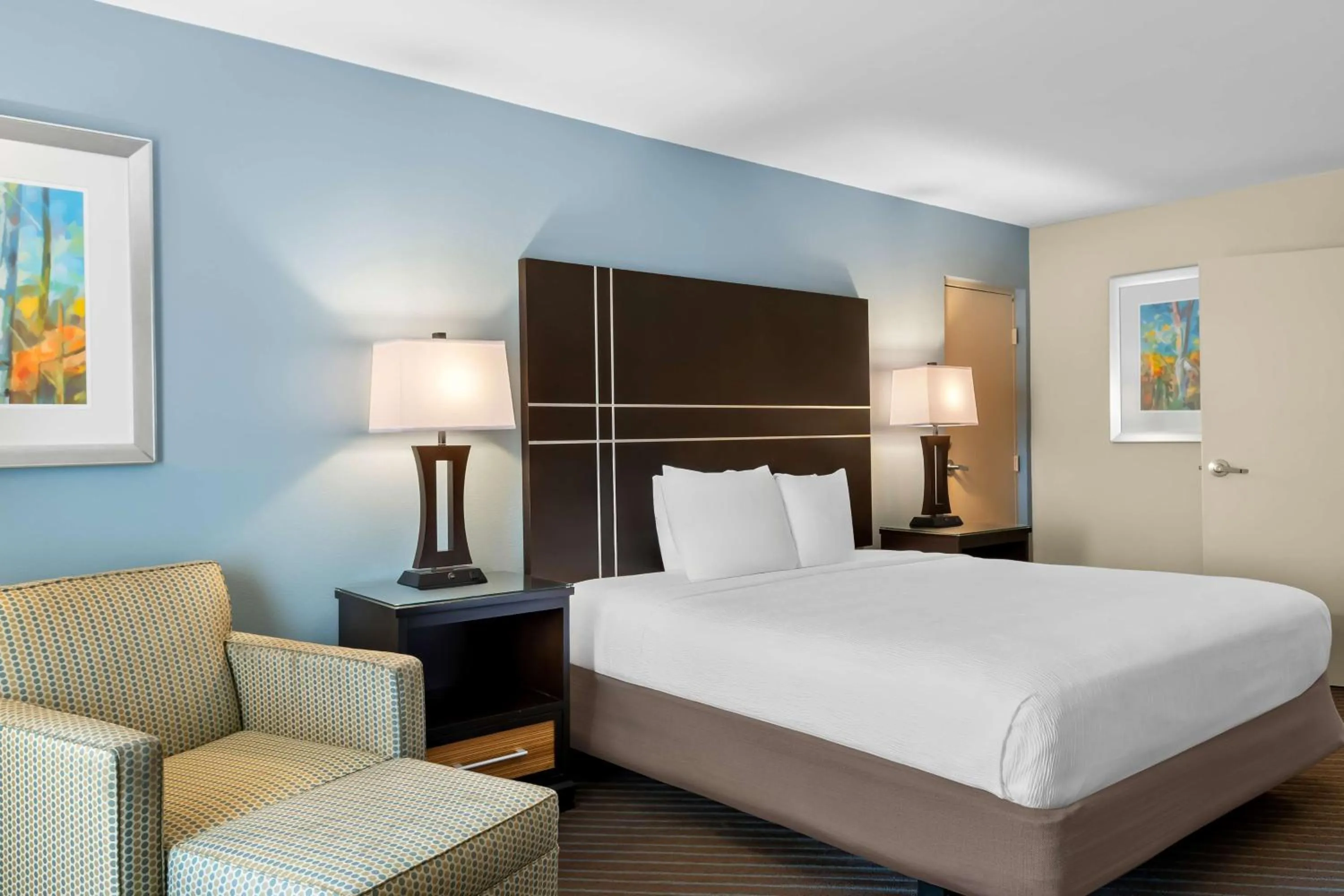 Bedroom, Bed in Best Western Newport Inn