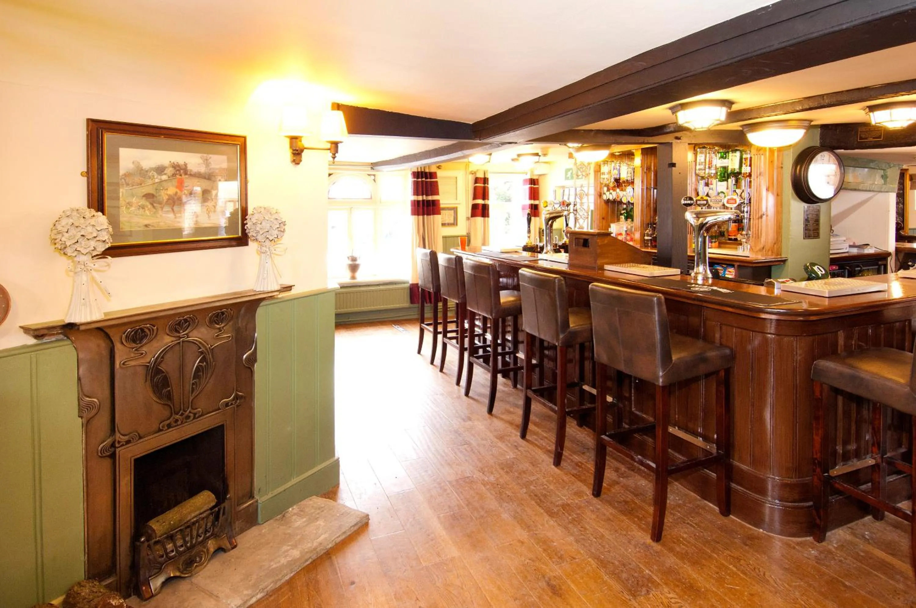 Lounge or bar in The George & Horn near Newbury