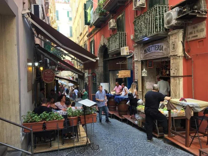 Property building in Vicoli di Napoli B&B