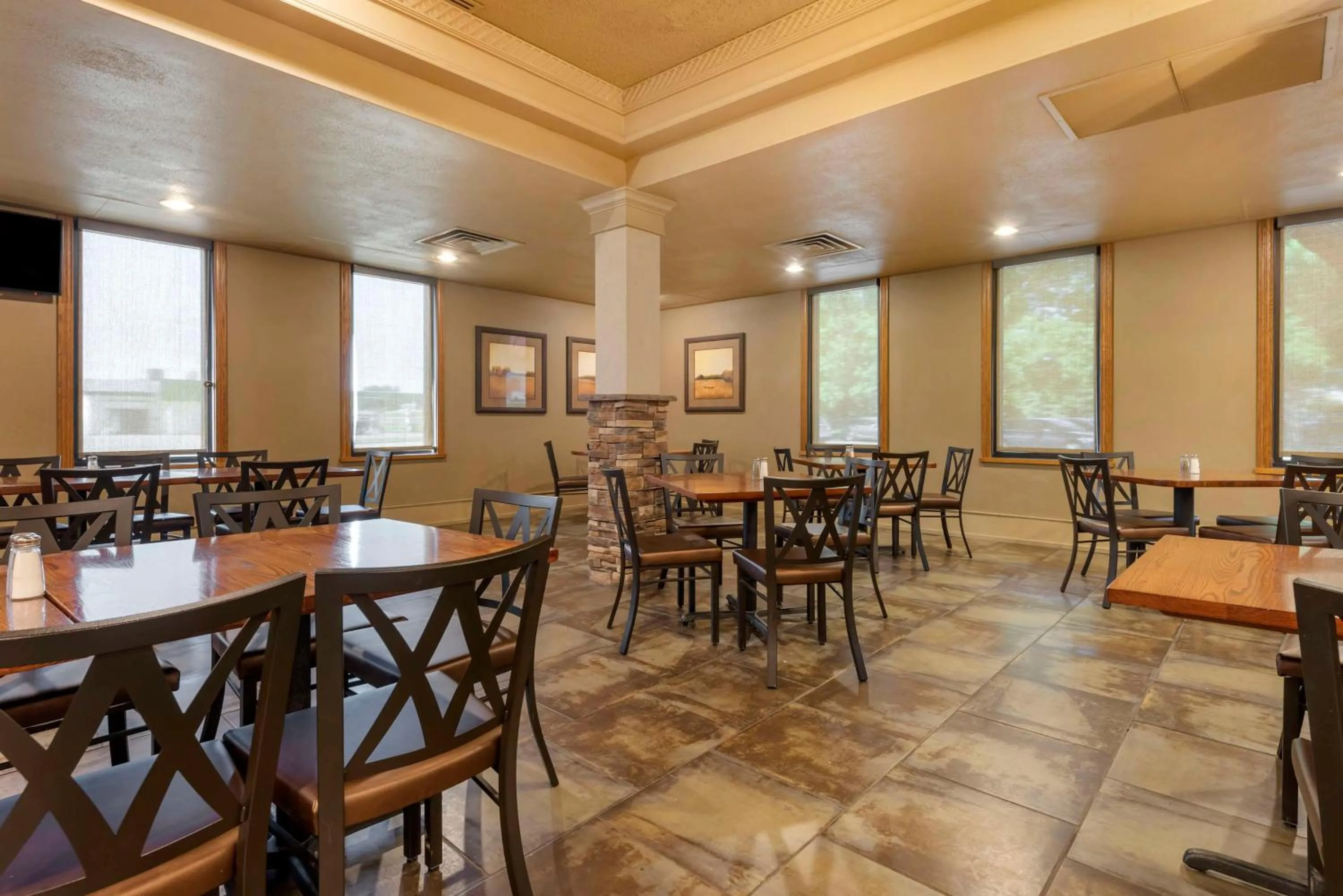 Restaurant/places to eat in Best Western Plus Ramkota Hotel