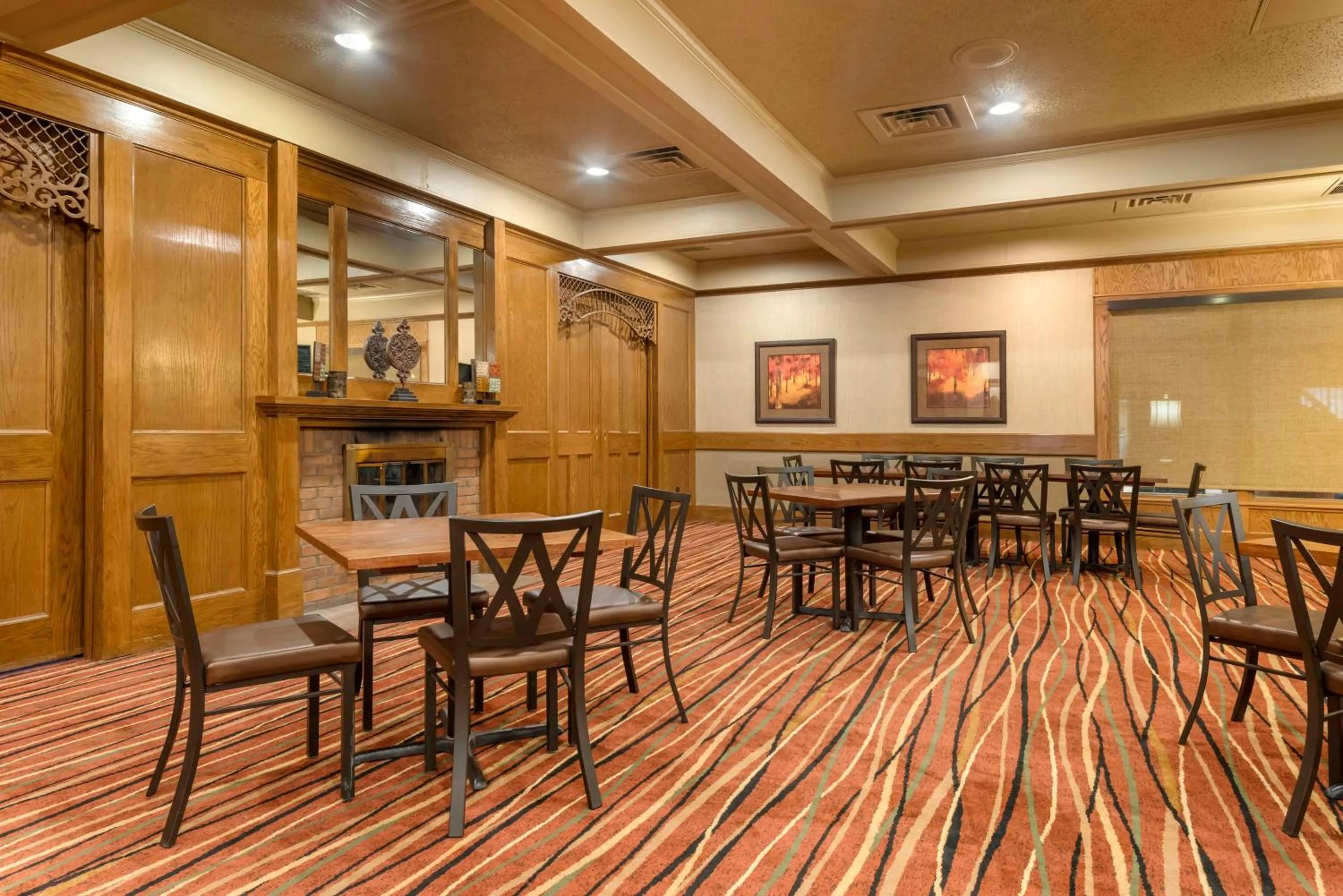 Restaurant/places to eat in Best Western Plus Ramkota Hotel
